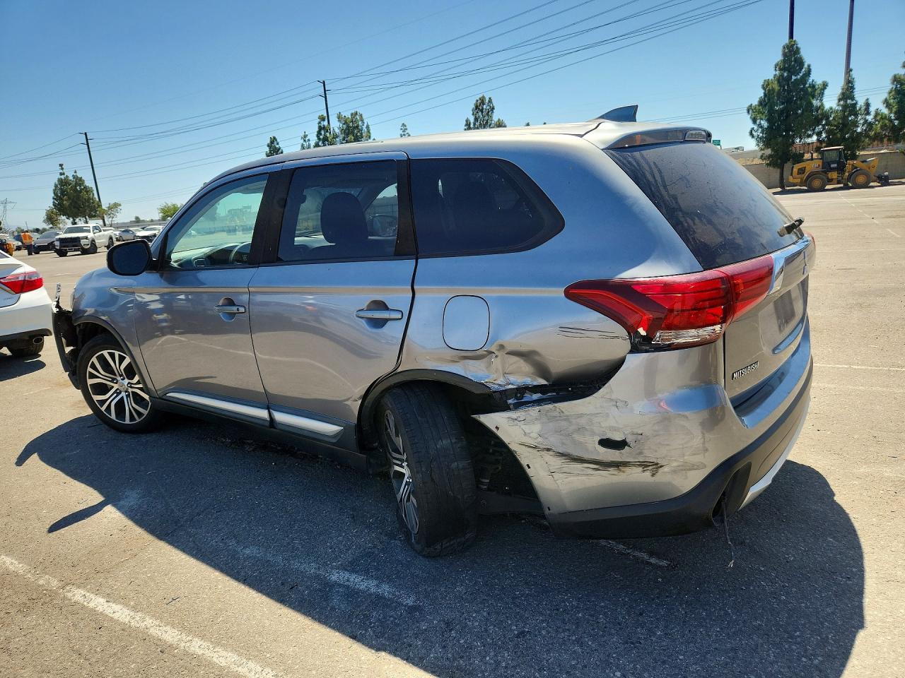 2017 Mitsubishi Outlander Es Silver vin: JA4AD2A39HZ040740
