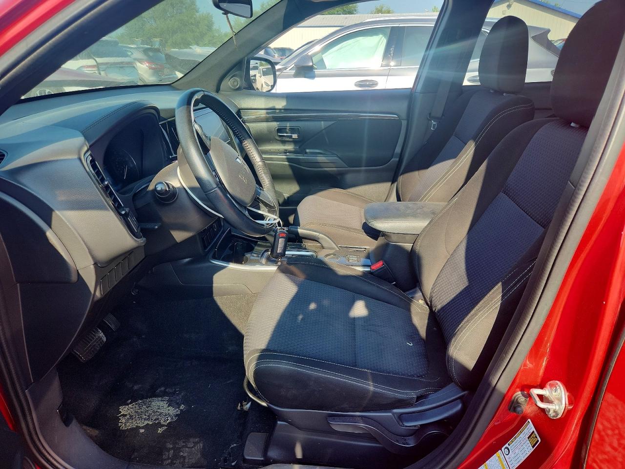 2018 Mitsubishi Outlander Se Burgundy vin: JA4AD3A30JZ030674