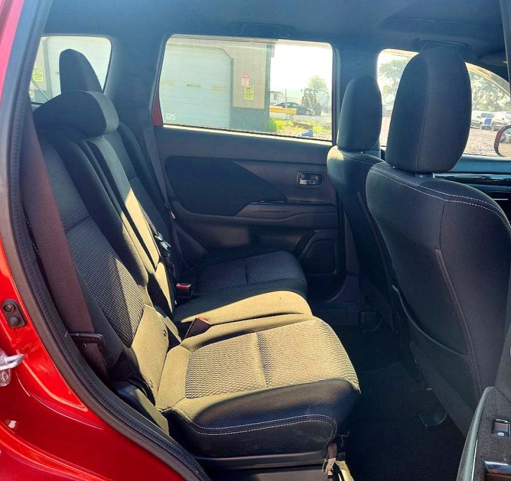 2018 Mitsubishi Outlander Se Burgundy vin: JA4AD3A30JZ030674