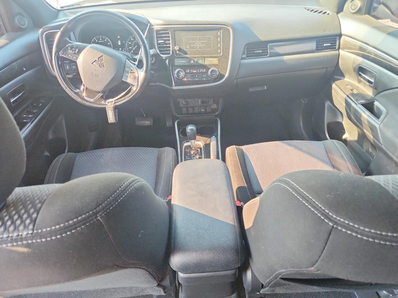 2018 Mitsubishi Outlander Se Burgundy vin: JA4AD3A30JZ030674