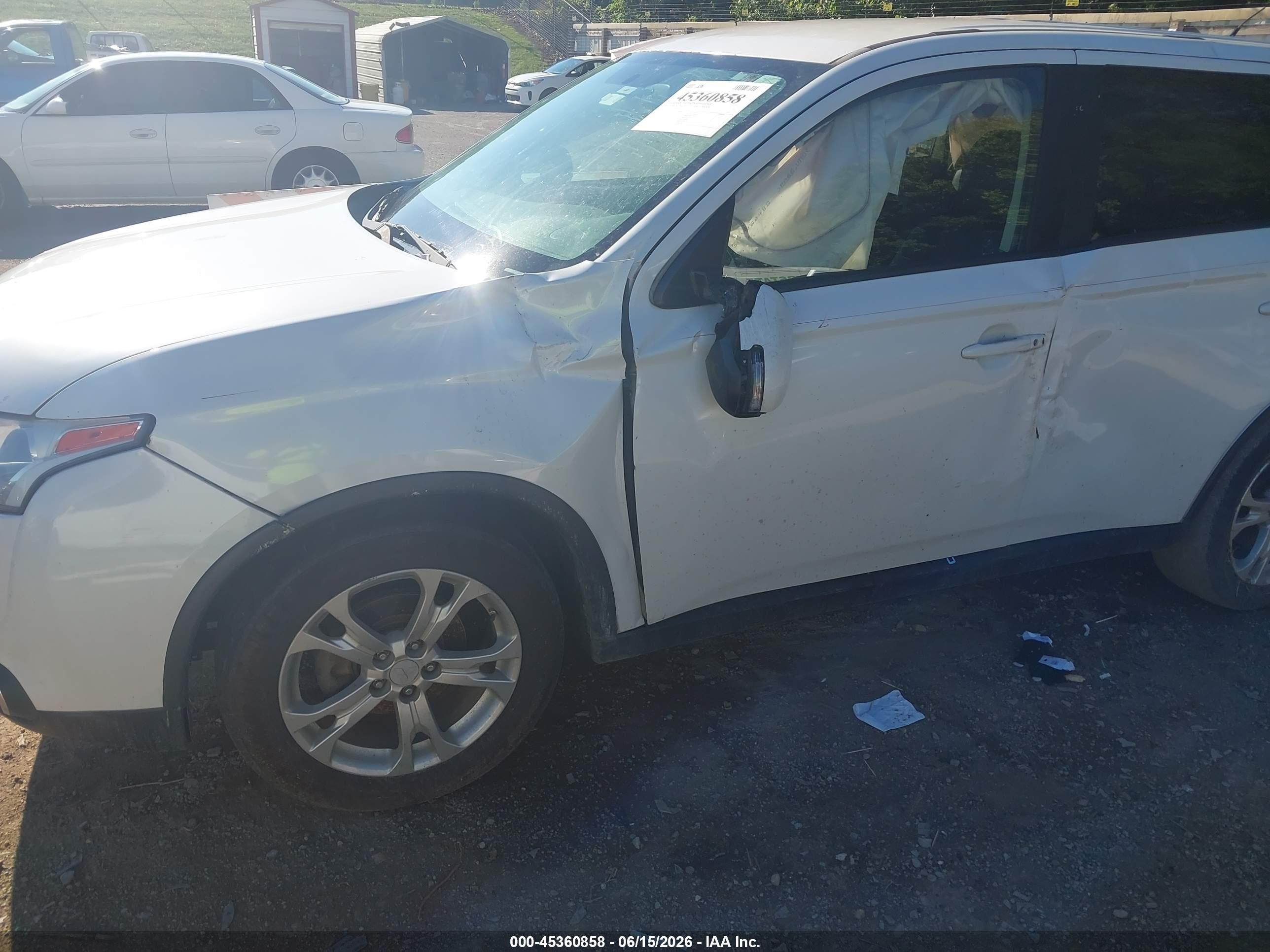 2015 Mitsubishi Outlander Se White vin: JA4AD3A31FZ005905