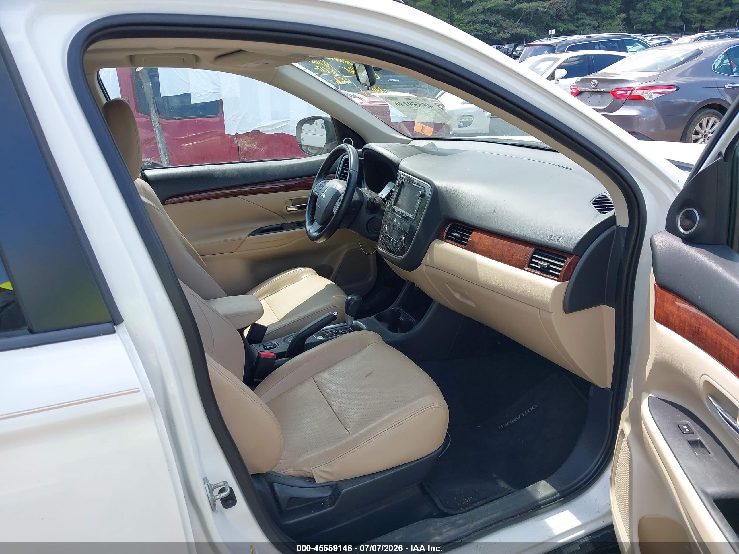 2015 Mitsubishi Outlander Se White vin: JA4AD3A31FZ006763