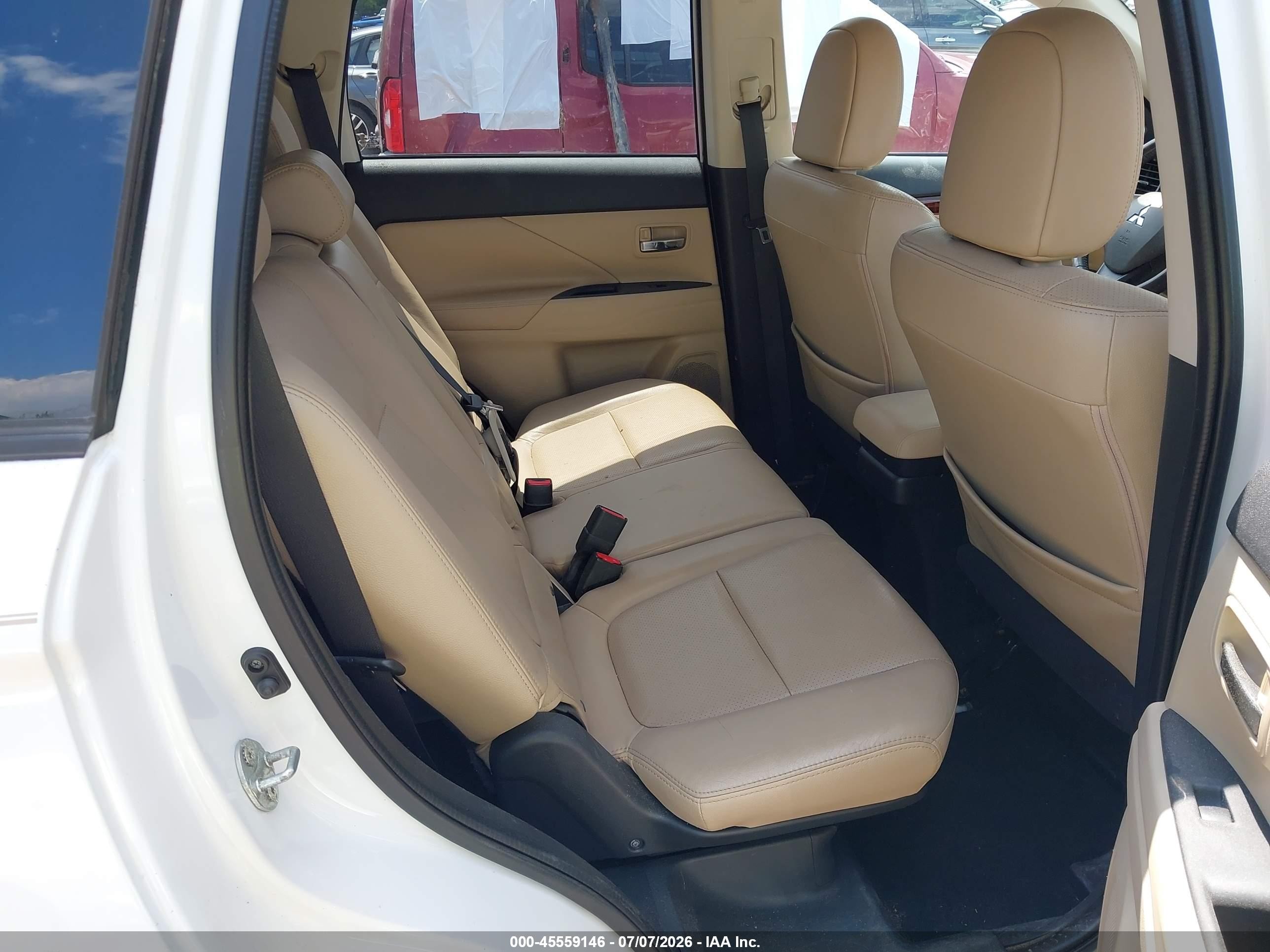 2015 Mitsubishi Outlander Se White vin: JA4AD3A31FZ006763