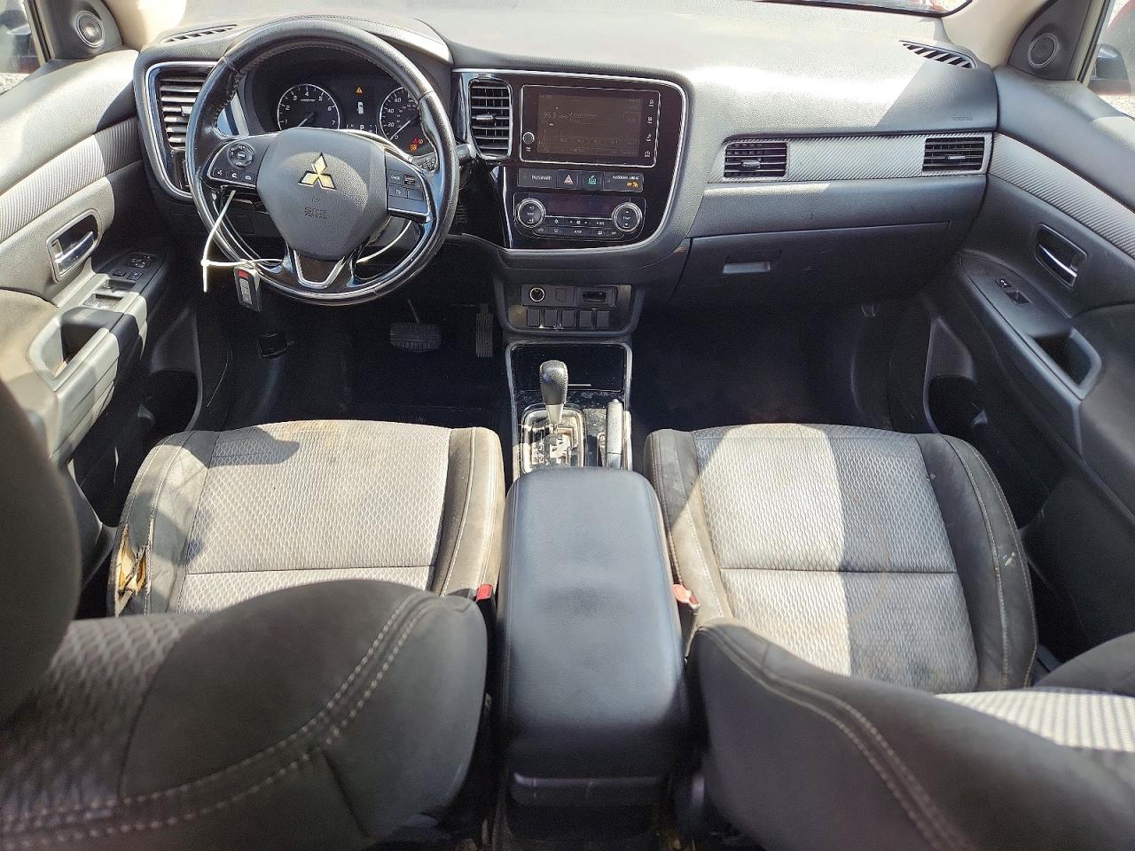 2018 Mitsubishi Outlander Se Red vin: JA4AD3A31JZ068558