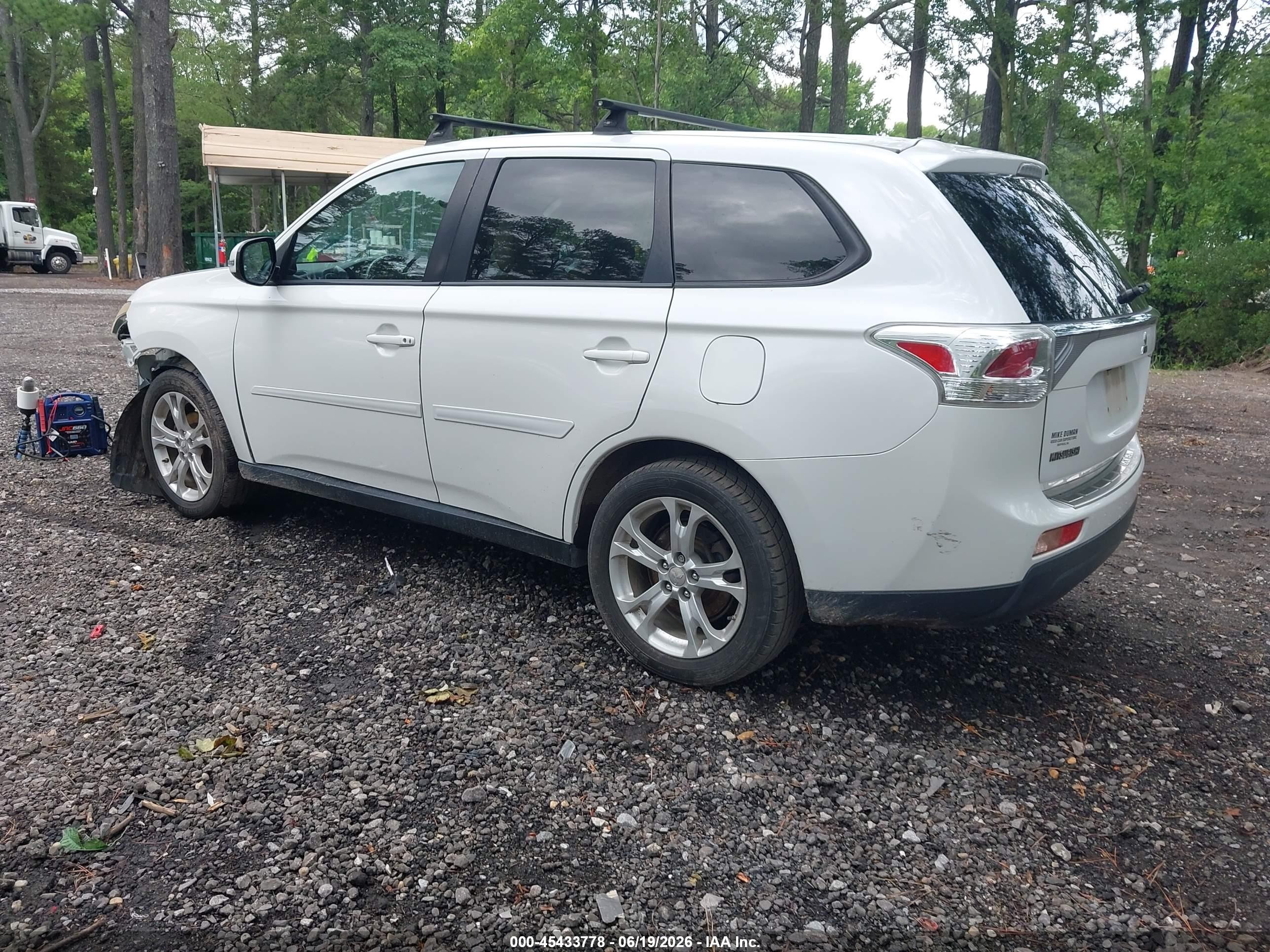 2014 Mitsubishi Outlander Se White vin: JA4AD3A32EZ008309