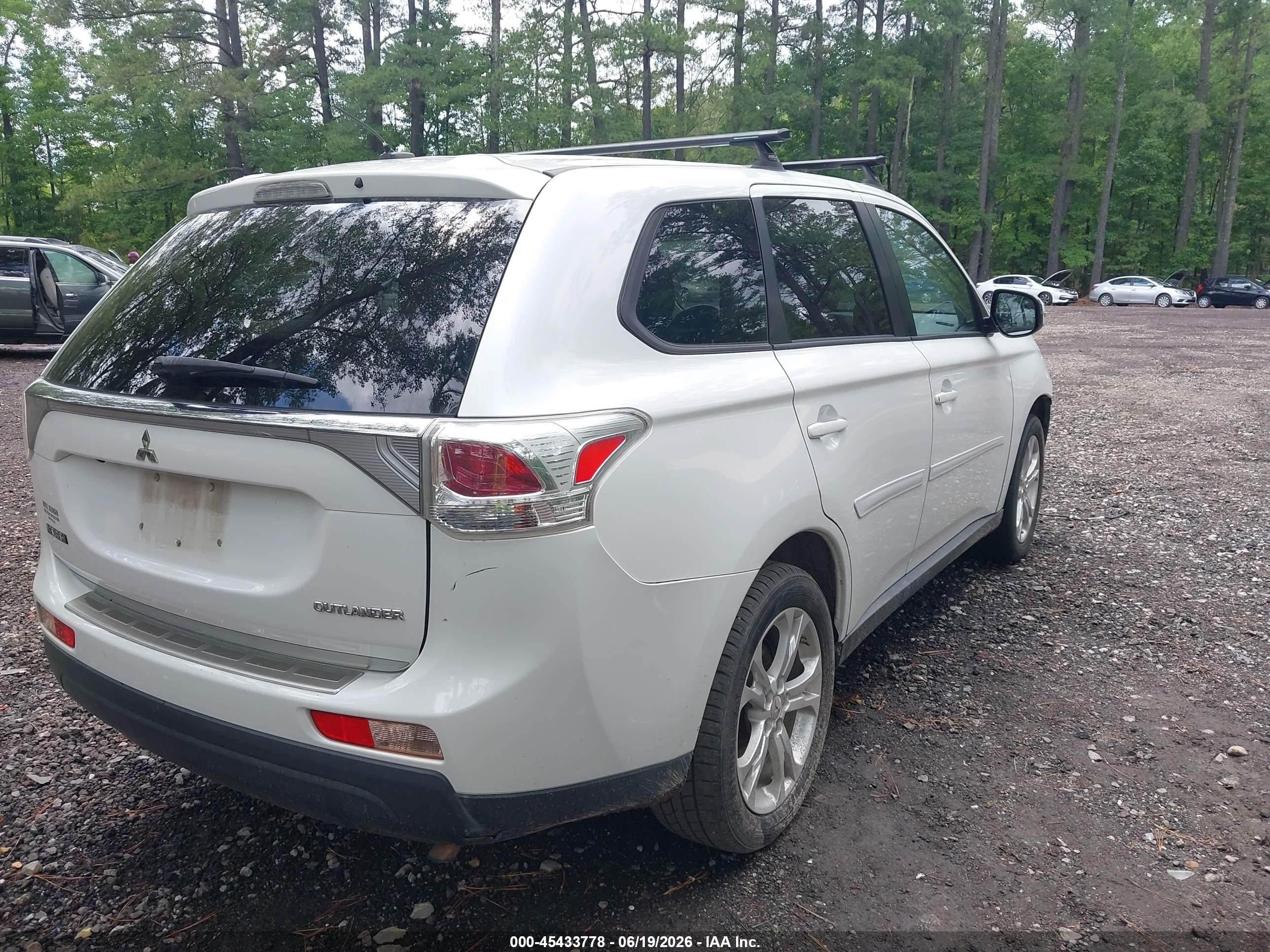 2014 Mitsubishi Outlander Se White vin: JA4AD3A32EZ008309