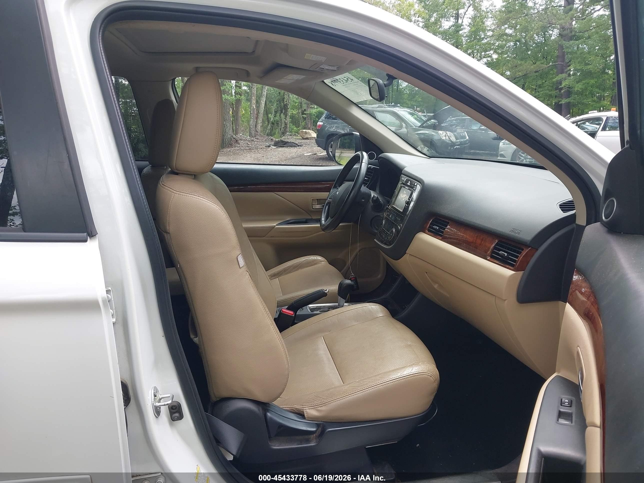 2014 Mitsubishi Outlander Se White vin: JA4AD3A32EZ008309