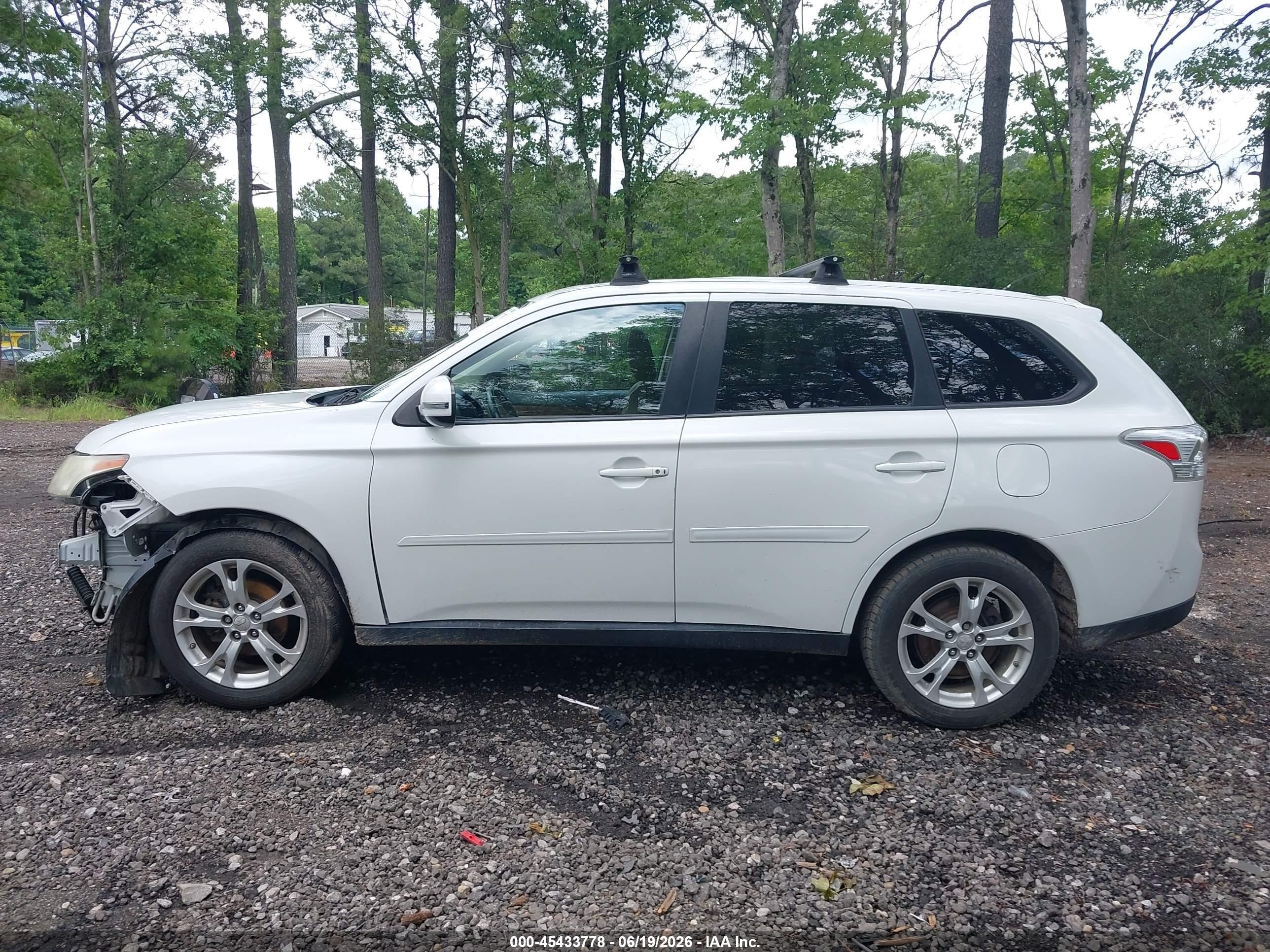 2014 Mitsubishi Outlander Se White vin: JA4AD3A32EZ008309