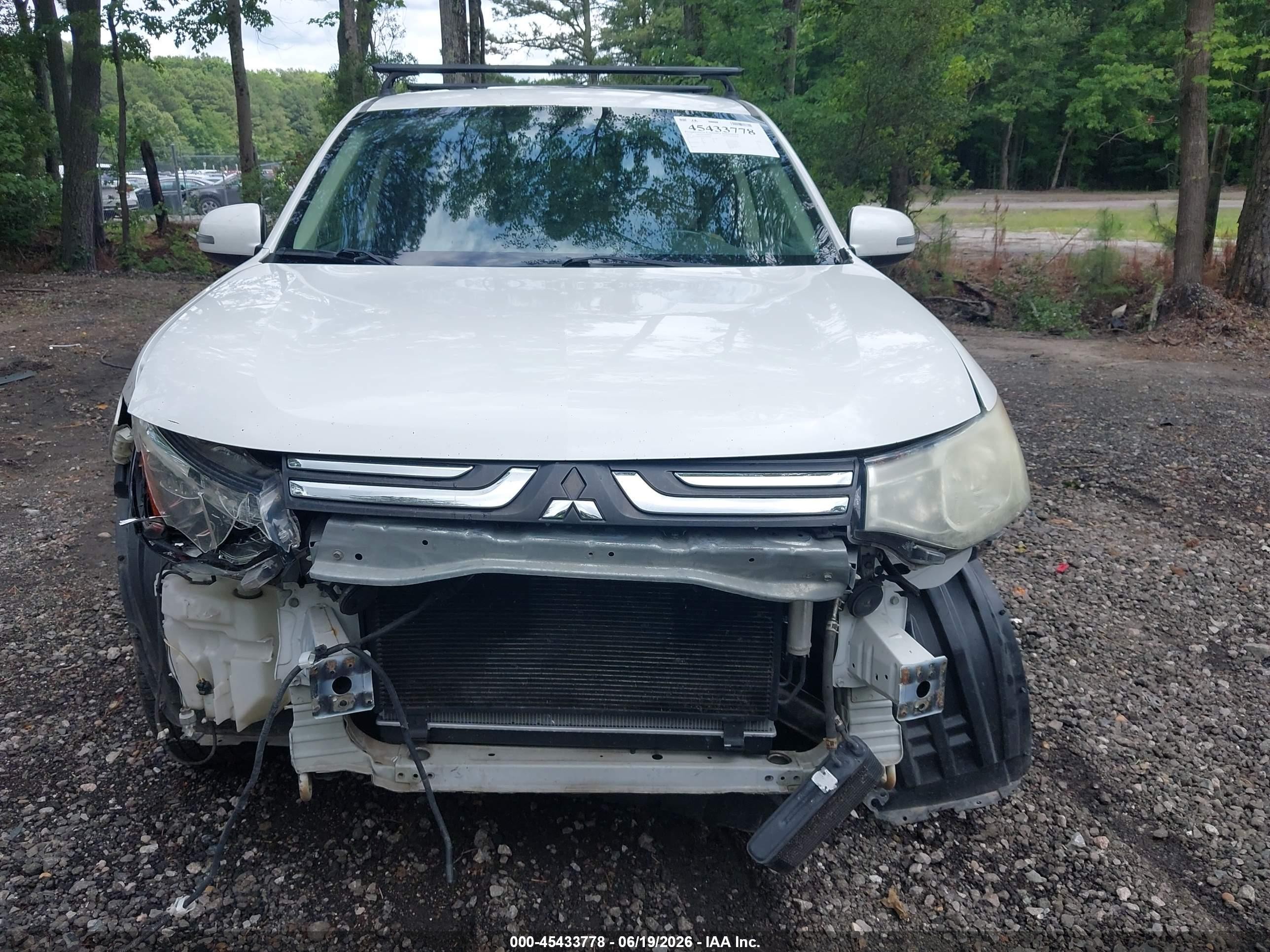 2014 Mitsubishi Outlander Se White vin: JA4AD3A32EZ008309