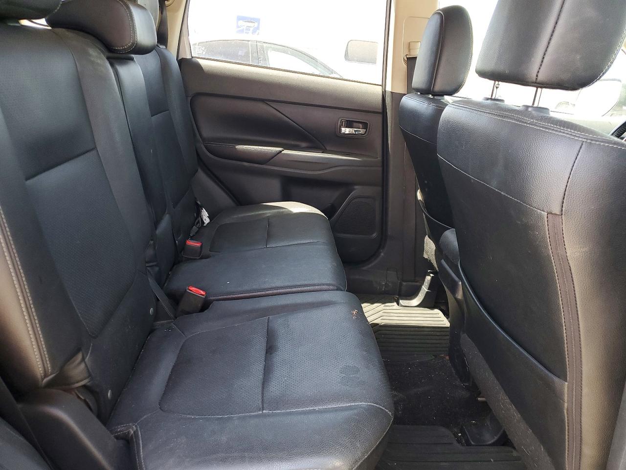 2014 Mitsubishi Outlander Se Silver vin: JA4AD3A32EZ015597
