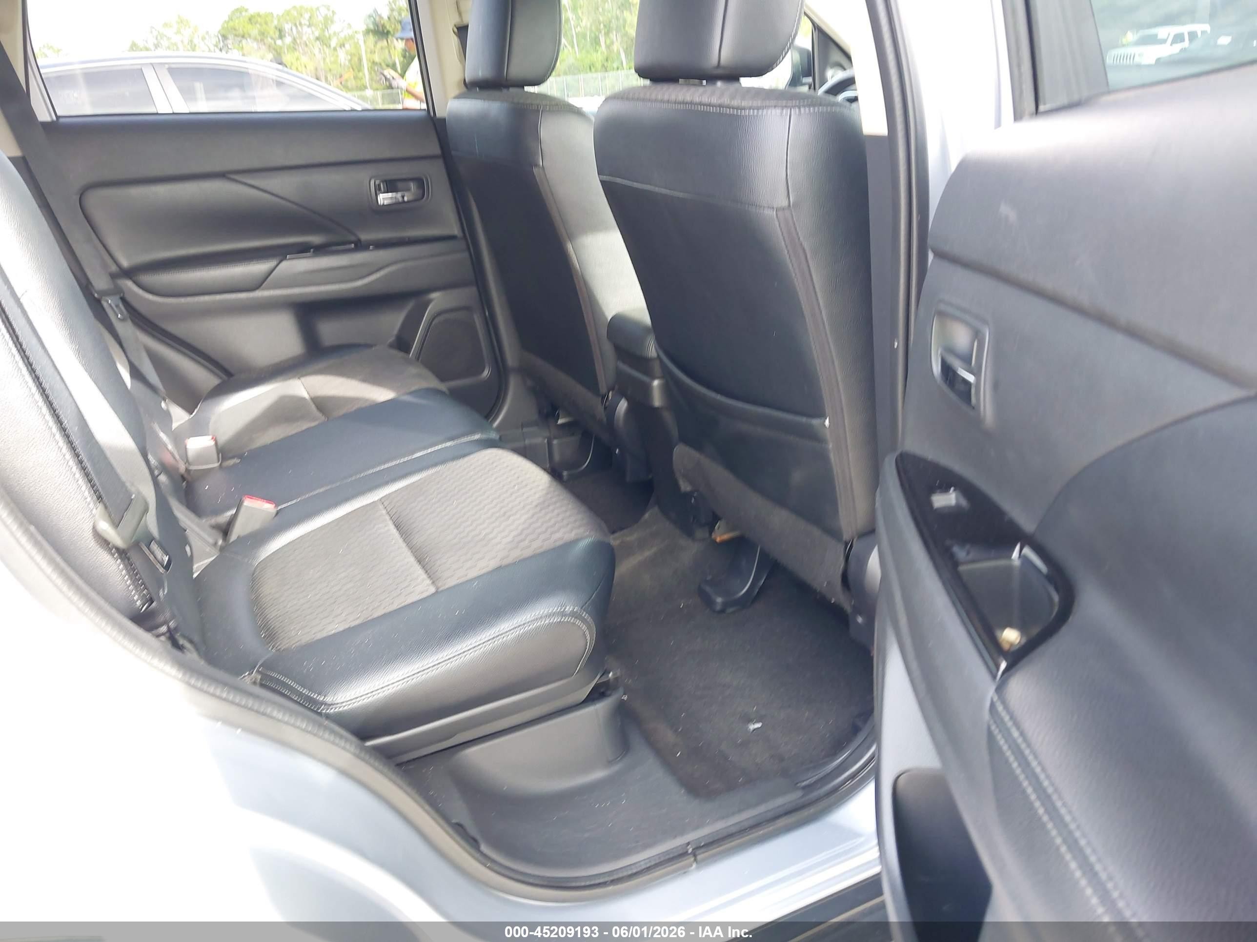 2015 Mitsubishi Outlander Se Silver vin: JA4AD3A32FZ008988