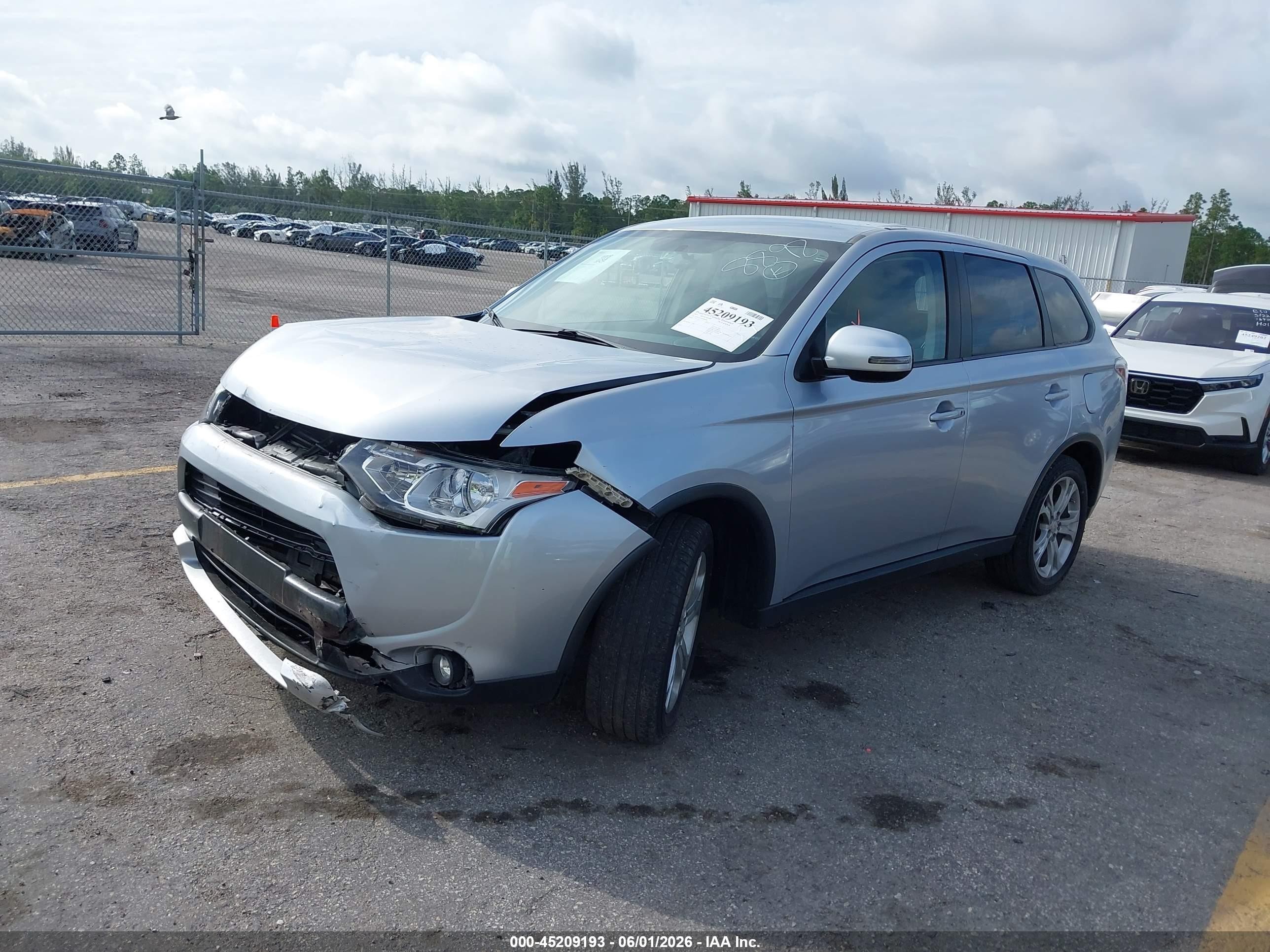 2015 Mitsubishi Outlander Se Silver vin: JA4AD3A32FZ008988