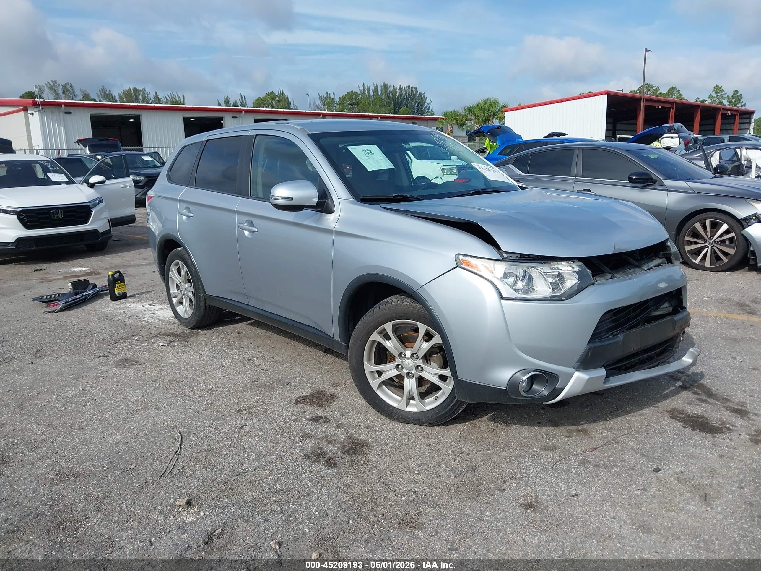 2015 Mitsubishi Outlander Se Silver vin: JA4AD3A32FZ008988