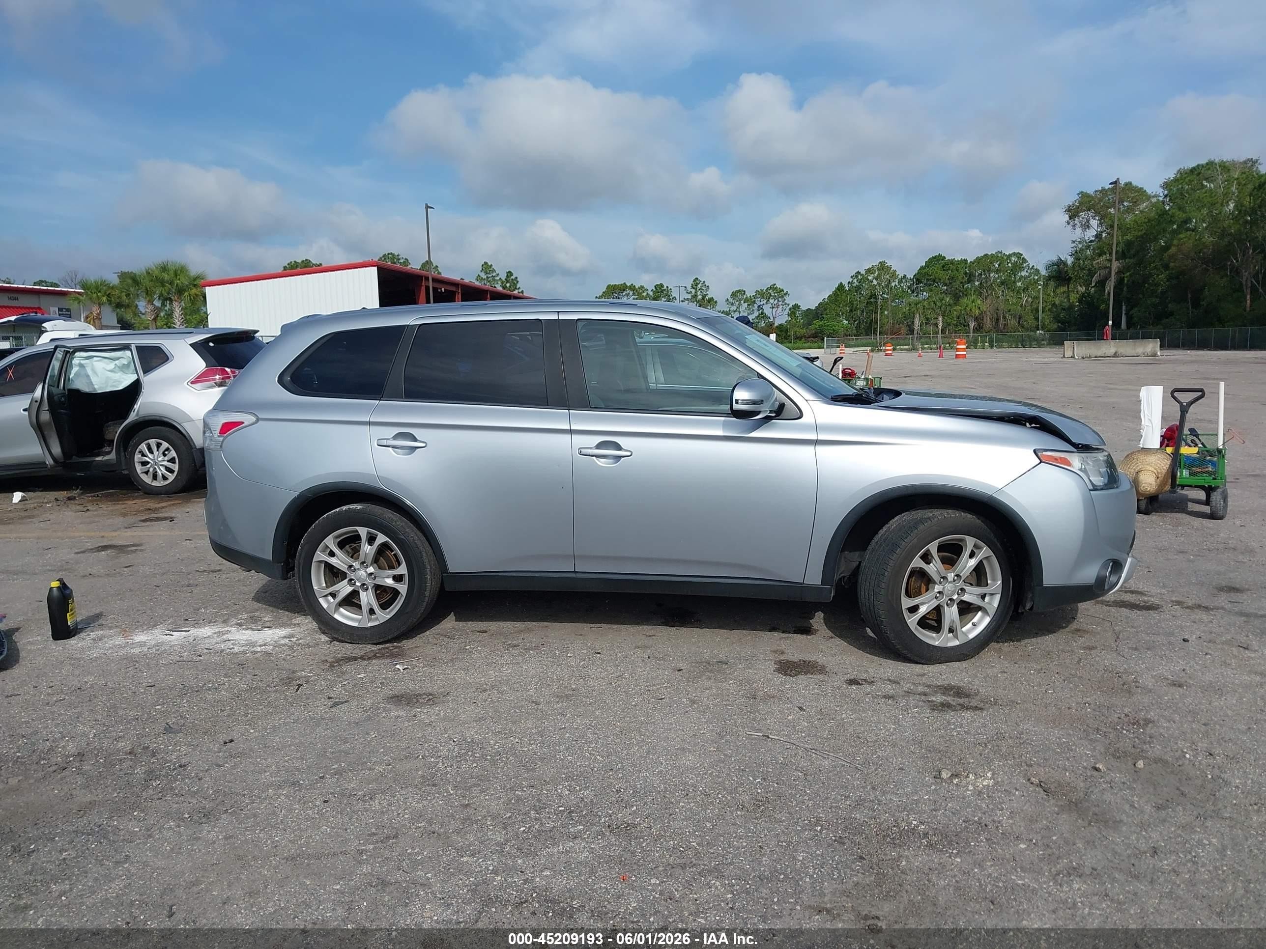 2015 Mitsubishi Outlander Se Silver vin: JA4AD3A32FZ008988
