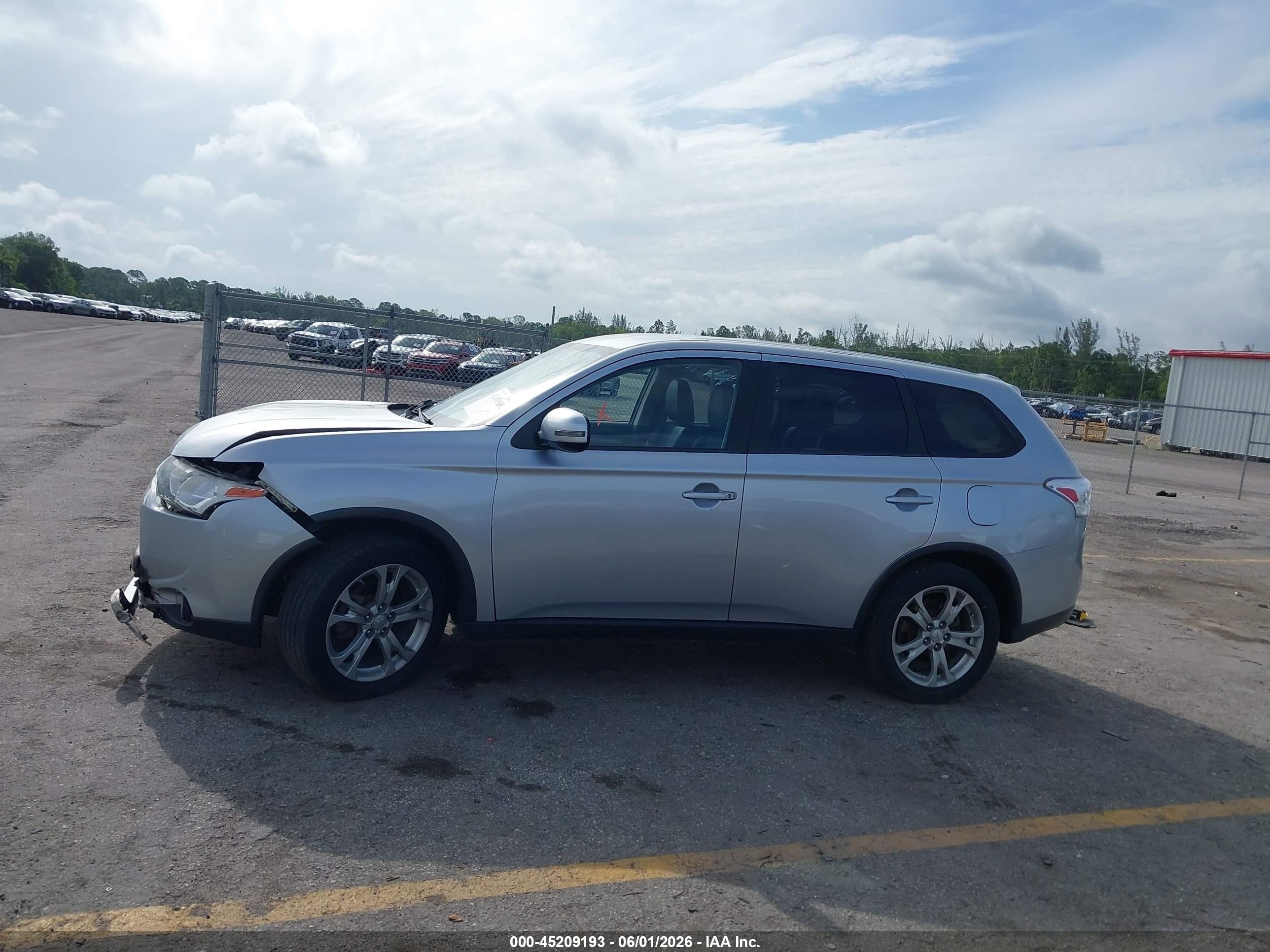 2015 Mitsubishi Outlander Se Silver vin: JA4AD3A32FZ008988