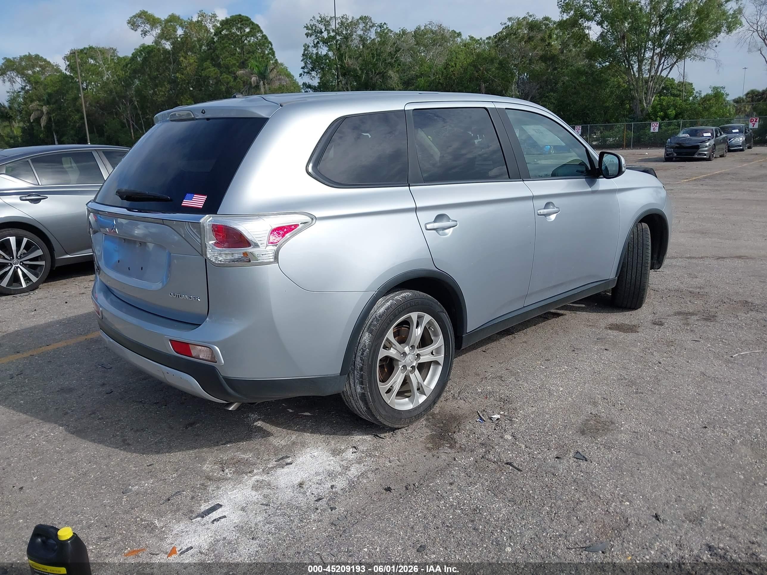 2015 Mitsubishi Outlander Se Silver vin: JA4AD3A32FZ008988
