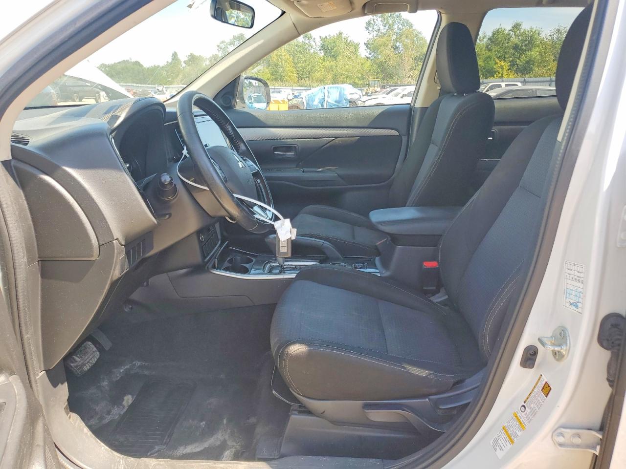 2018 Mitsubishi Outlander Se White vin: JA4AD3A32JZ039666