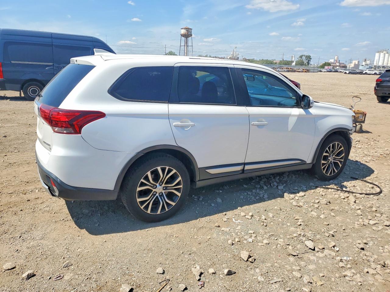 2018 Mitsubishi Outlander Se White vin: JA4AD3A32JZ039666