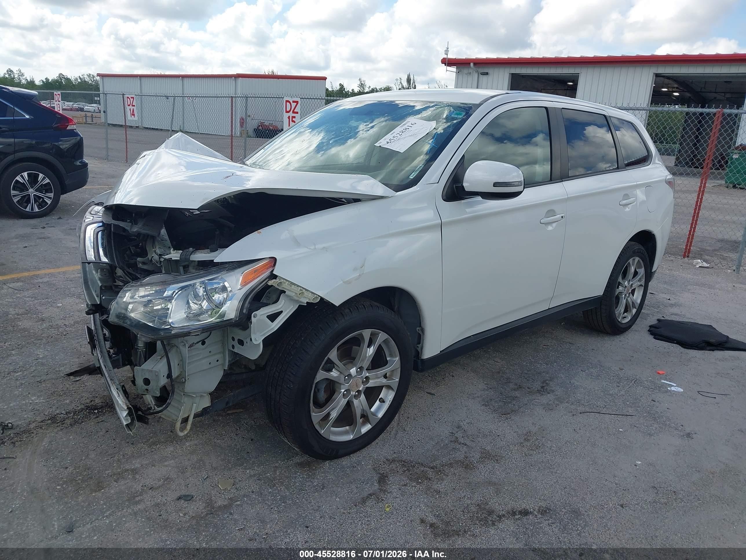 2014 Mitsubishi Outlander Se White vin: JA4AD3A33EZ013213