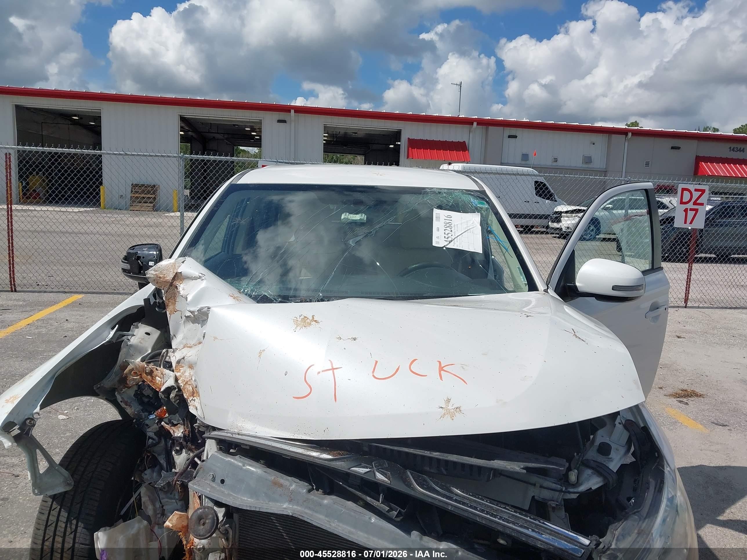 2014 Mitsubishi Outlander Se White vin: JA4AD3A33EZ013213