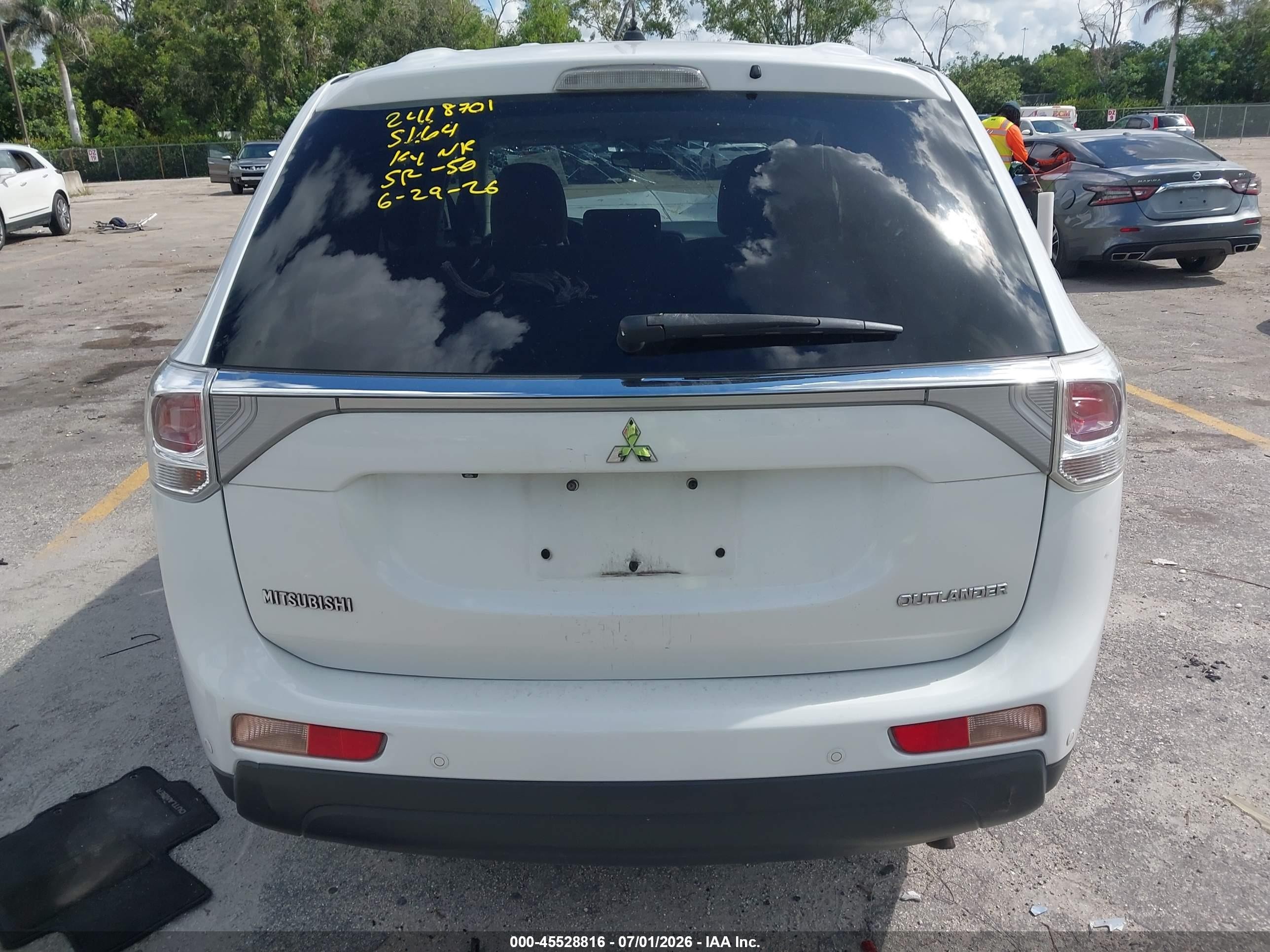 2014 Mitsubishi Outlander Se White vin: JA4AD3A33EZ013213