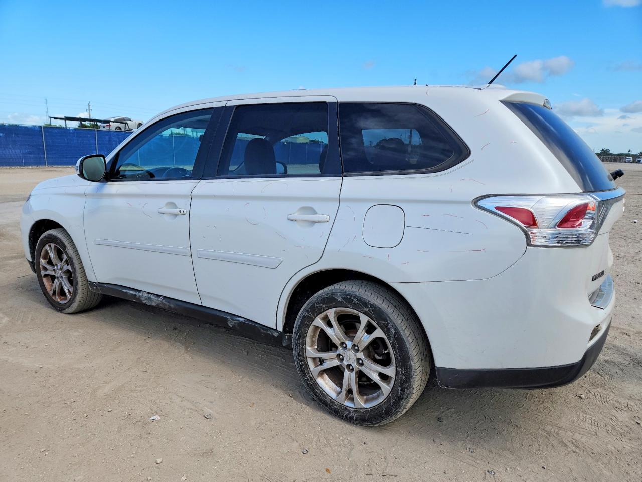 2014 Mitsubishi Outlander Se White vin: JA4AD3A33EZ015852