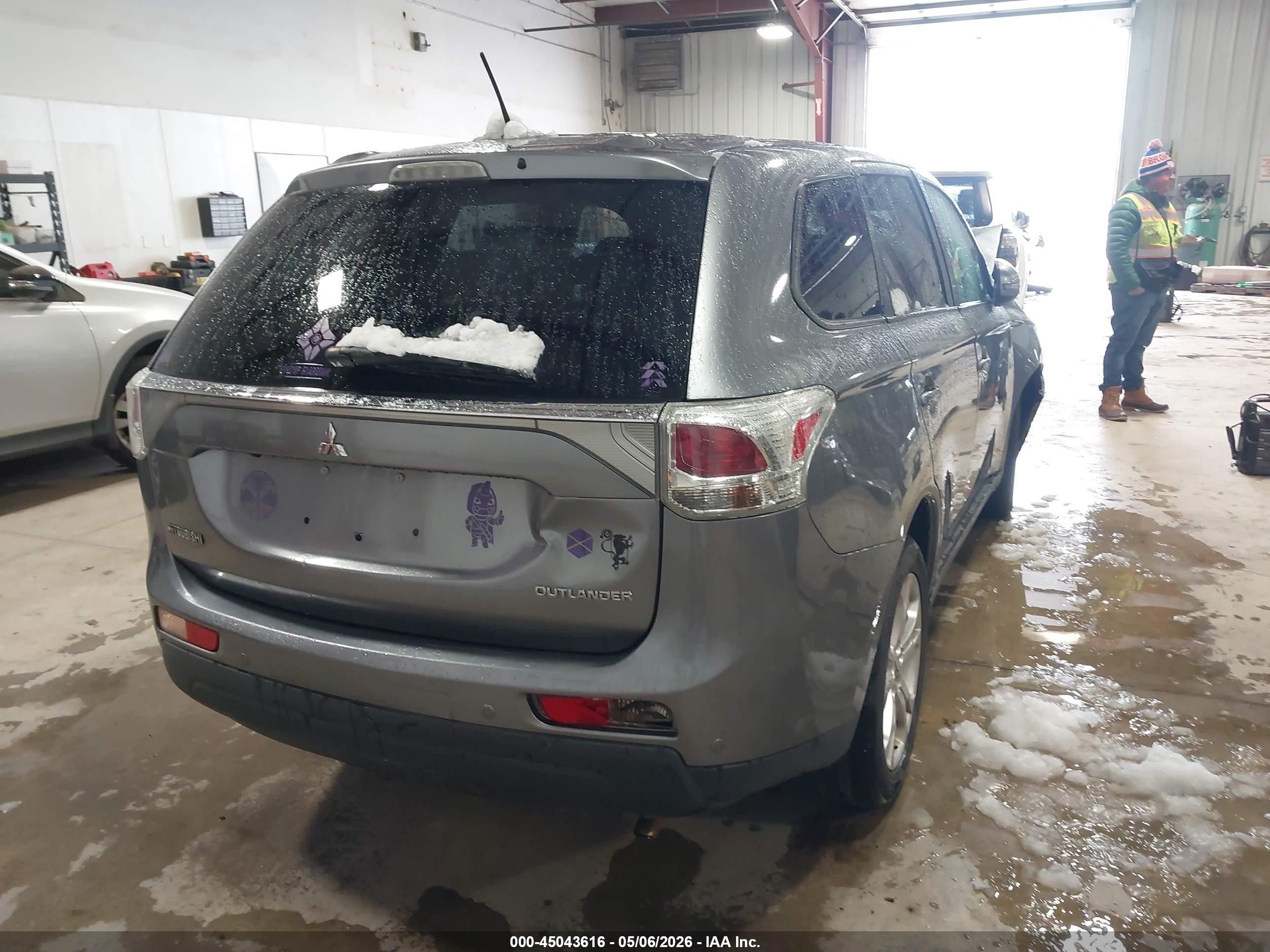 2014 Mitsubishi Outlander Se Silver vin: JA4AD3A33EZ017343