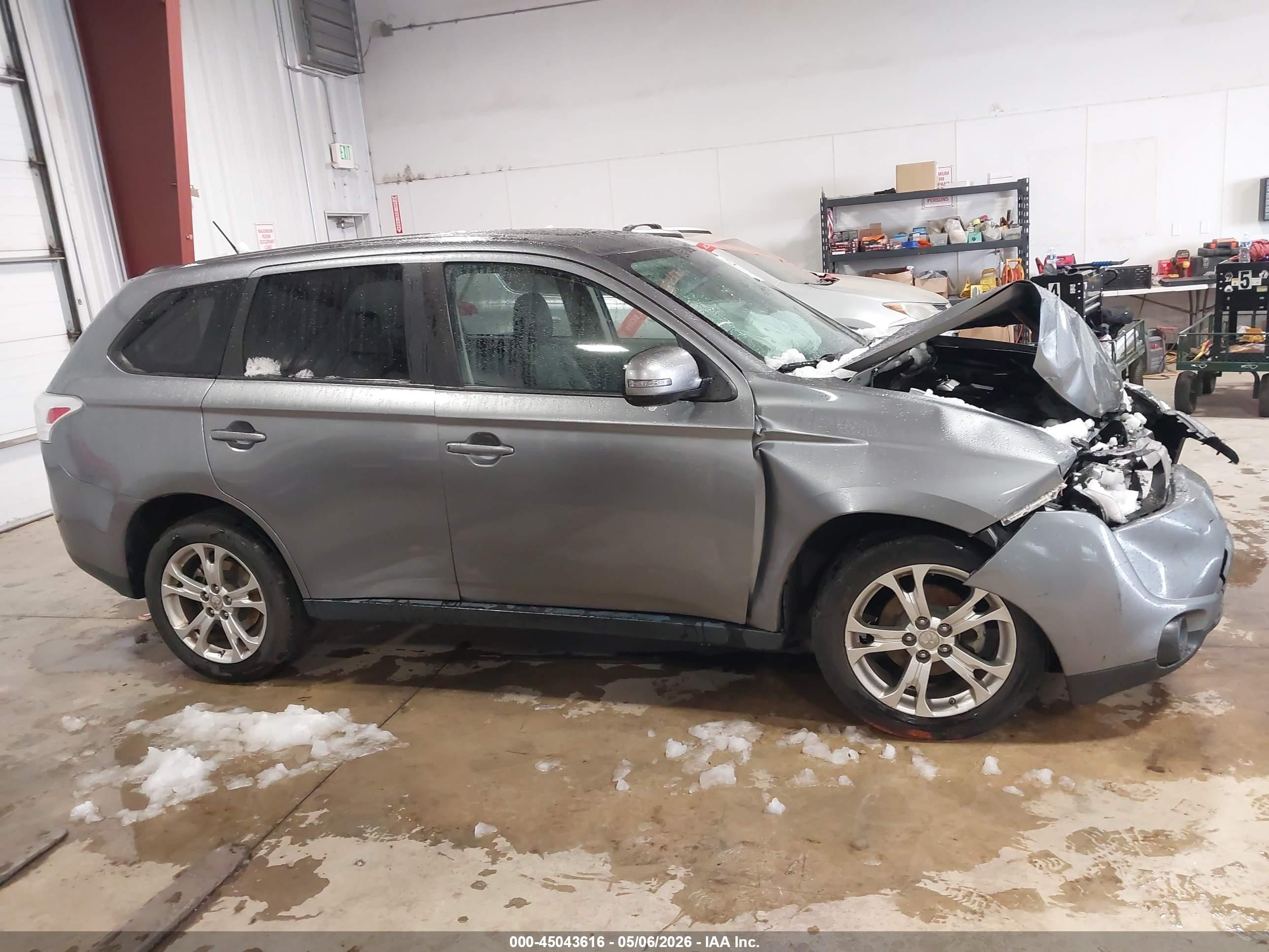2014 Mitsubishi Outlander Se Silver vin: JA4AD3A33EZ017343