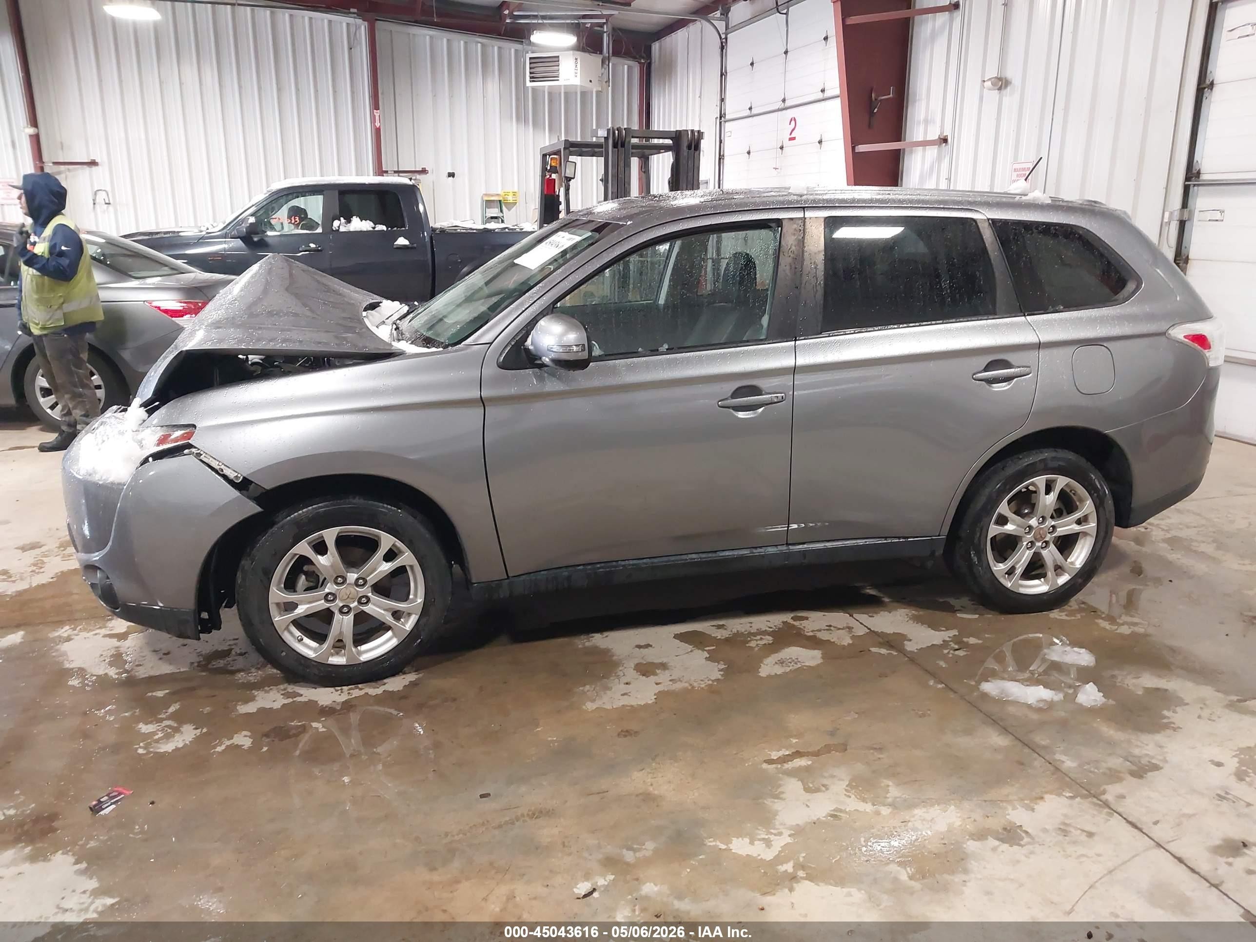 2014 Mitsubishi Outlander Se Silver vin: JA4AD3A33EZ017343