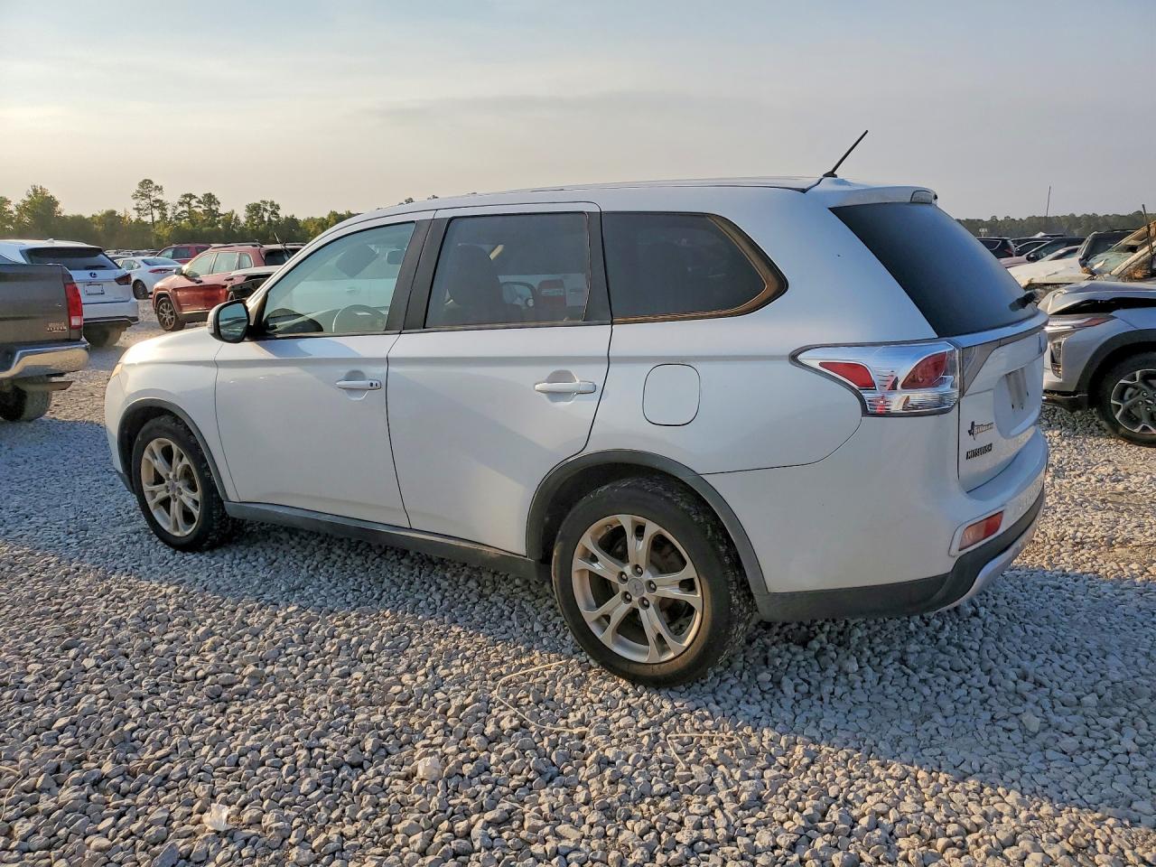 2015 Mitsubishi Outlander Se White vin: JA4AD3A33FZ003282