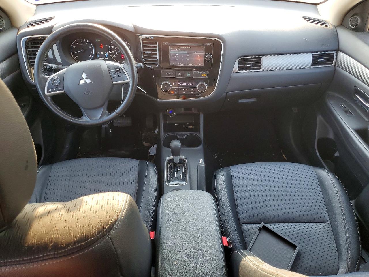 2015 Mitsubishi Outlander Se White vin: JA4AD3A33FZ003282
