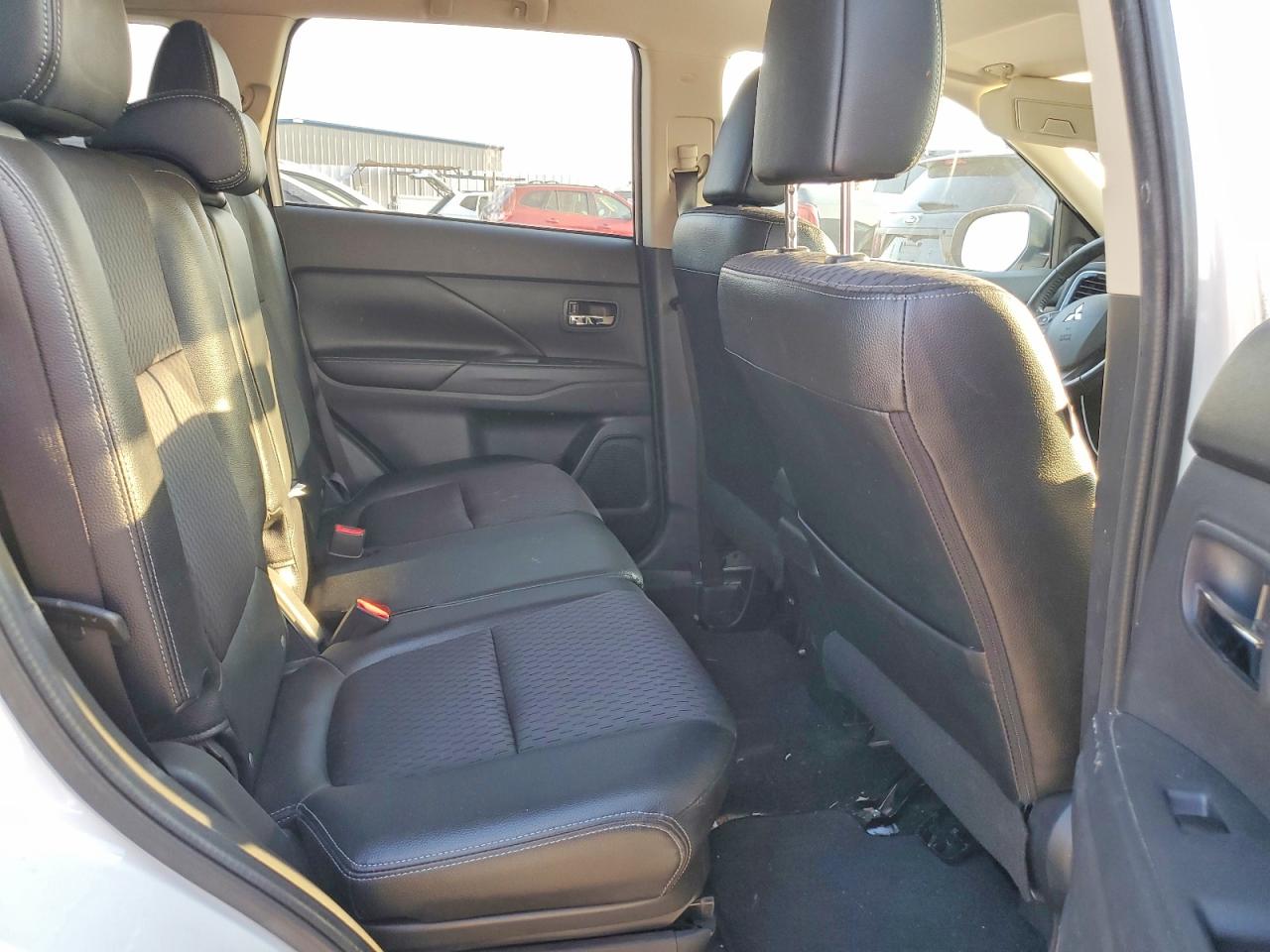2015 Mitsubishi Outlander Se White vin: JA4AD3A33FZ003282