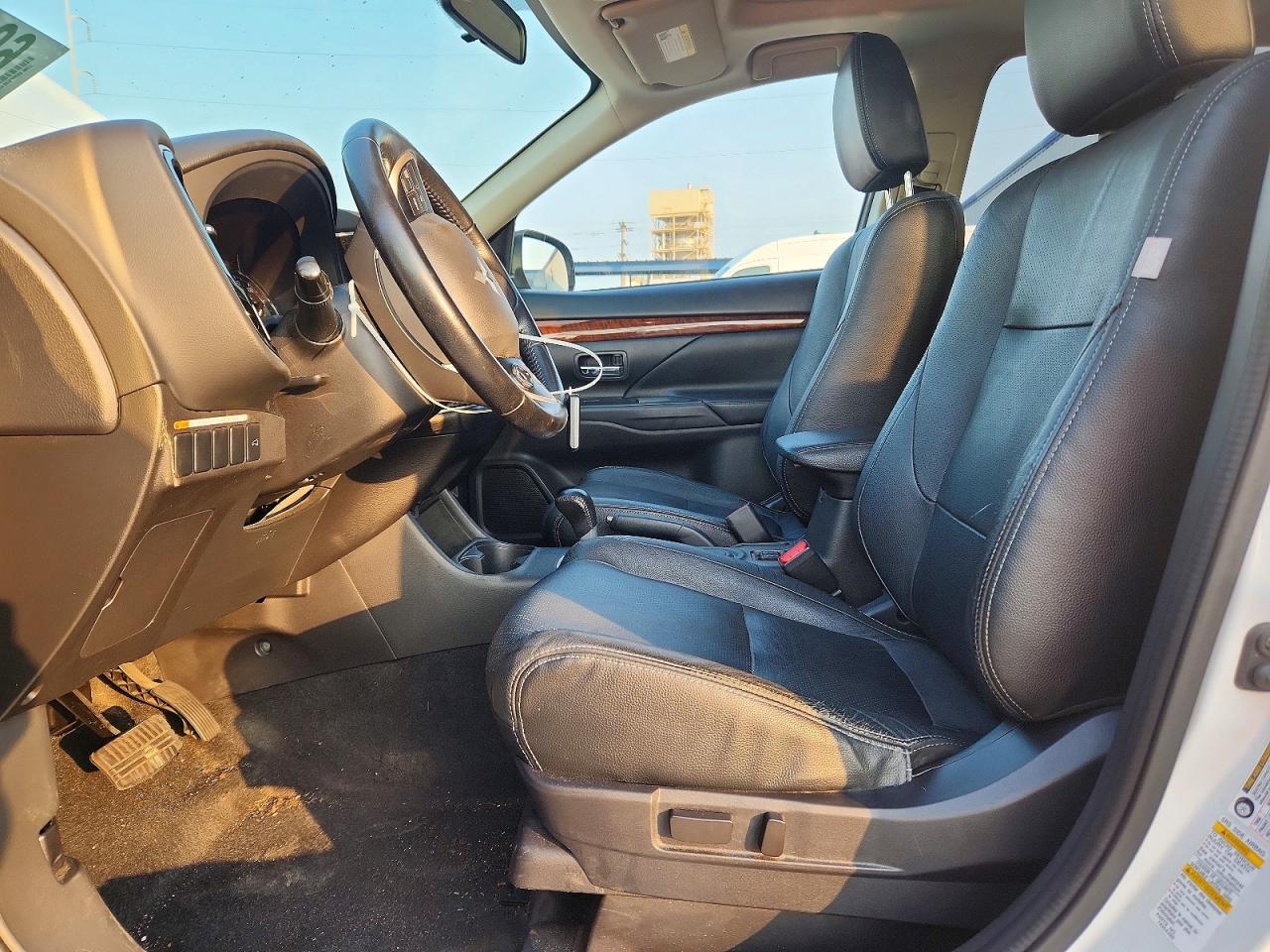 2015 Mitsubishi Outlander Se Белый vin: JA4AD3A33FZ008658