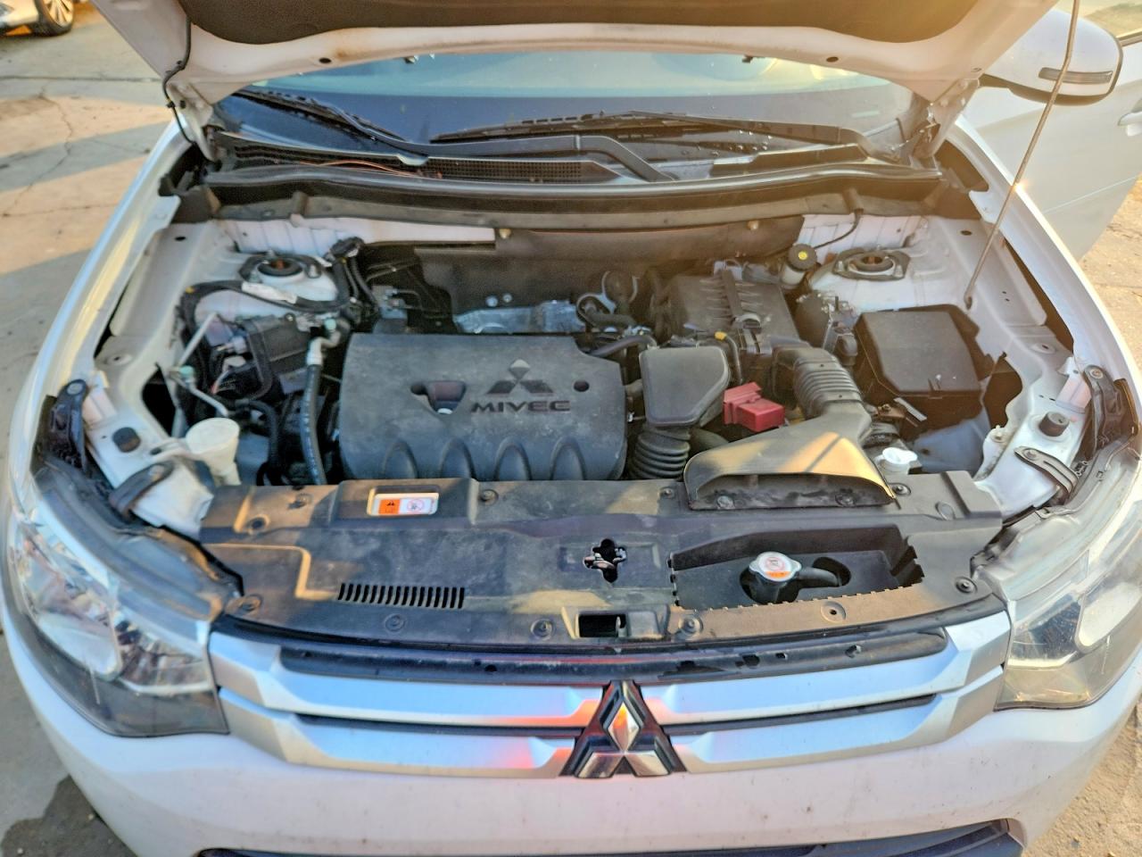 2015 Mitsubishi Outlander Se Белый vin: JA4AD3A33FZ008658
