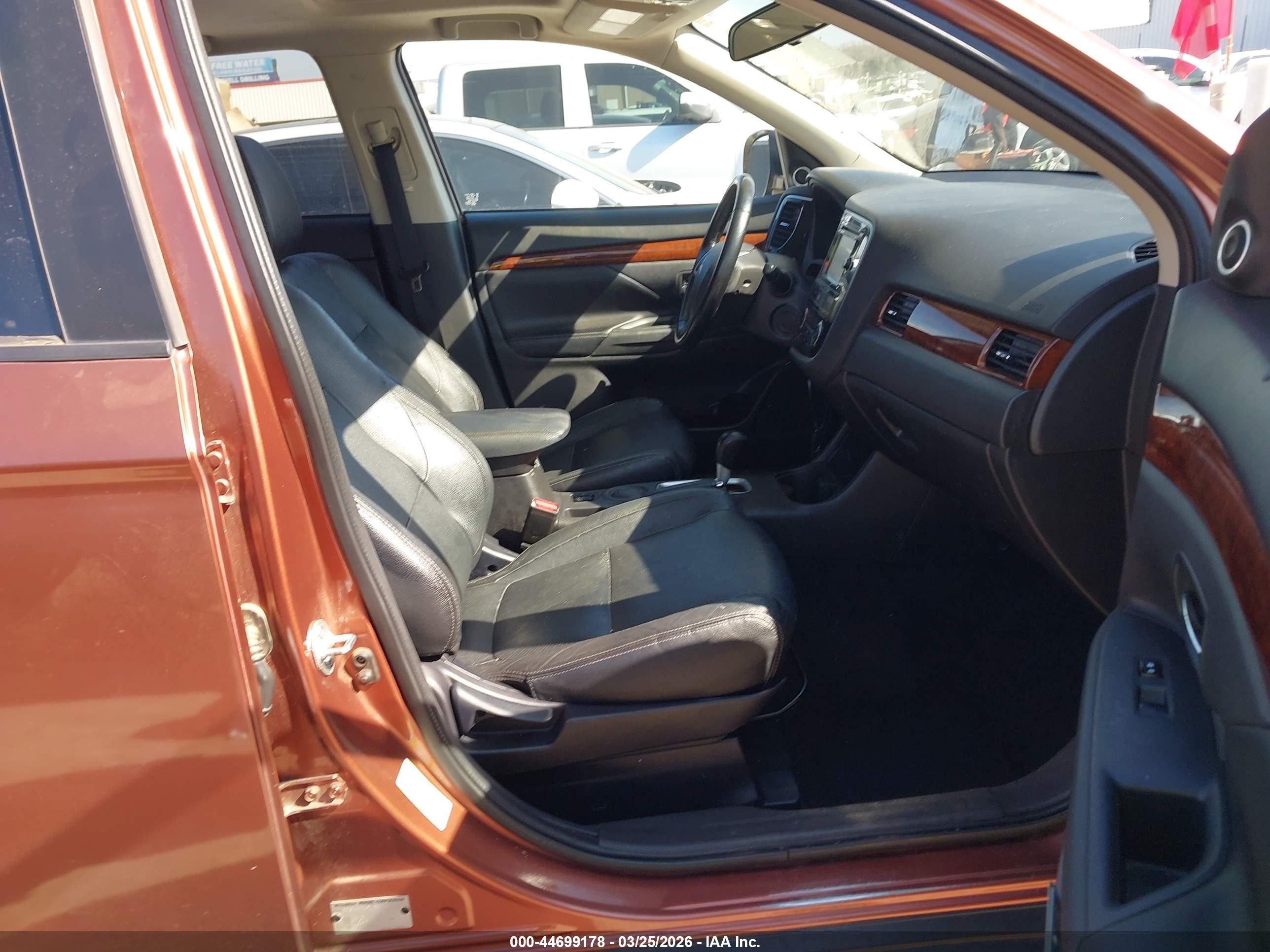 2014 Mitsubishi Outlander Se Orange vin: JA4AD3A34EZ012085