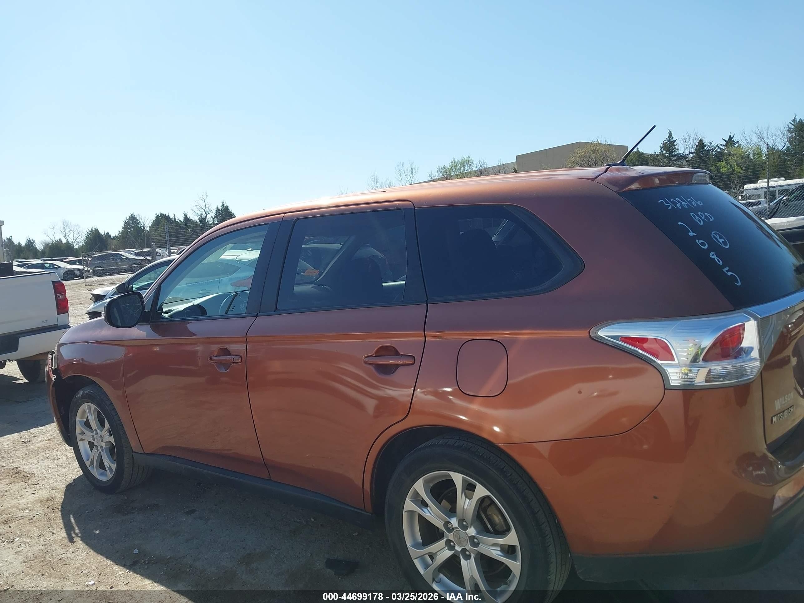 2014 Mitsubishi Outlander Se Orange vin: JA4AD3A34EZ012085