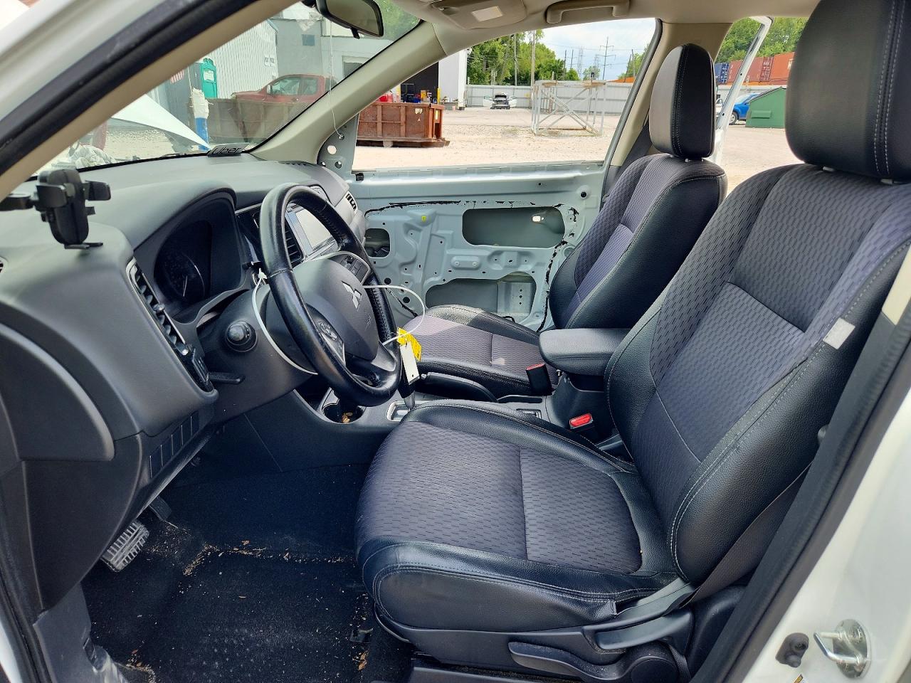 2015 Mitsubishi Outlander Se White vin: JA4AD3A34FZ004408
