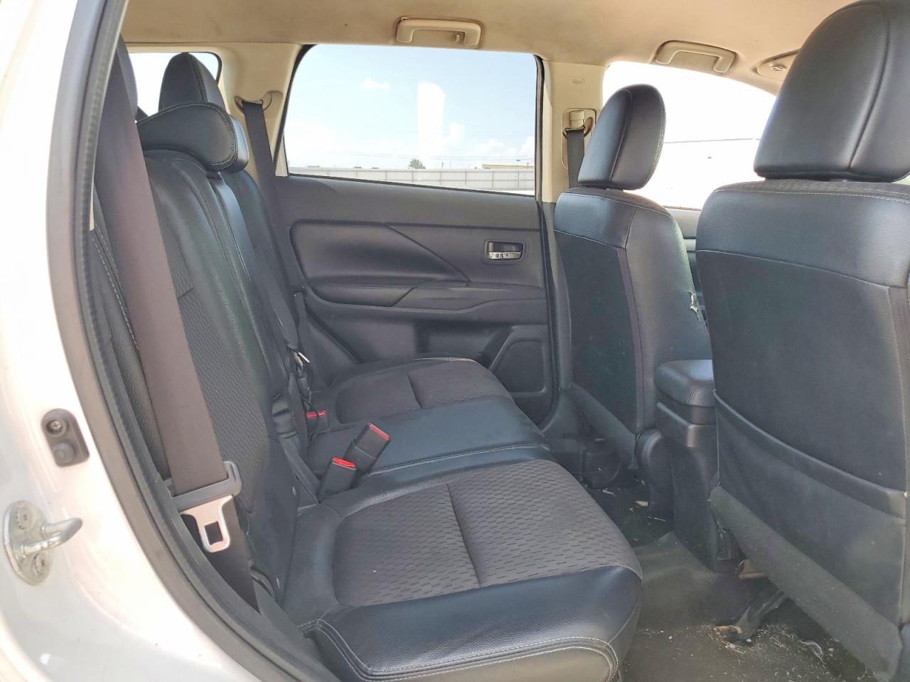 2015 Mitsubishi Outlander Se White vin: JA4AD3A34FZ011763