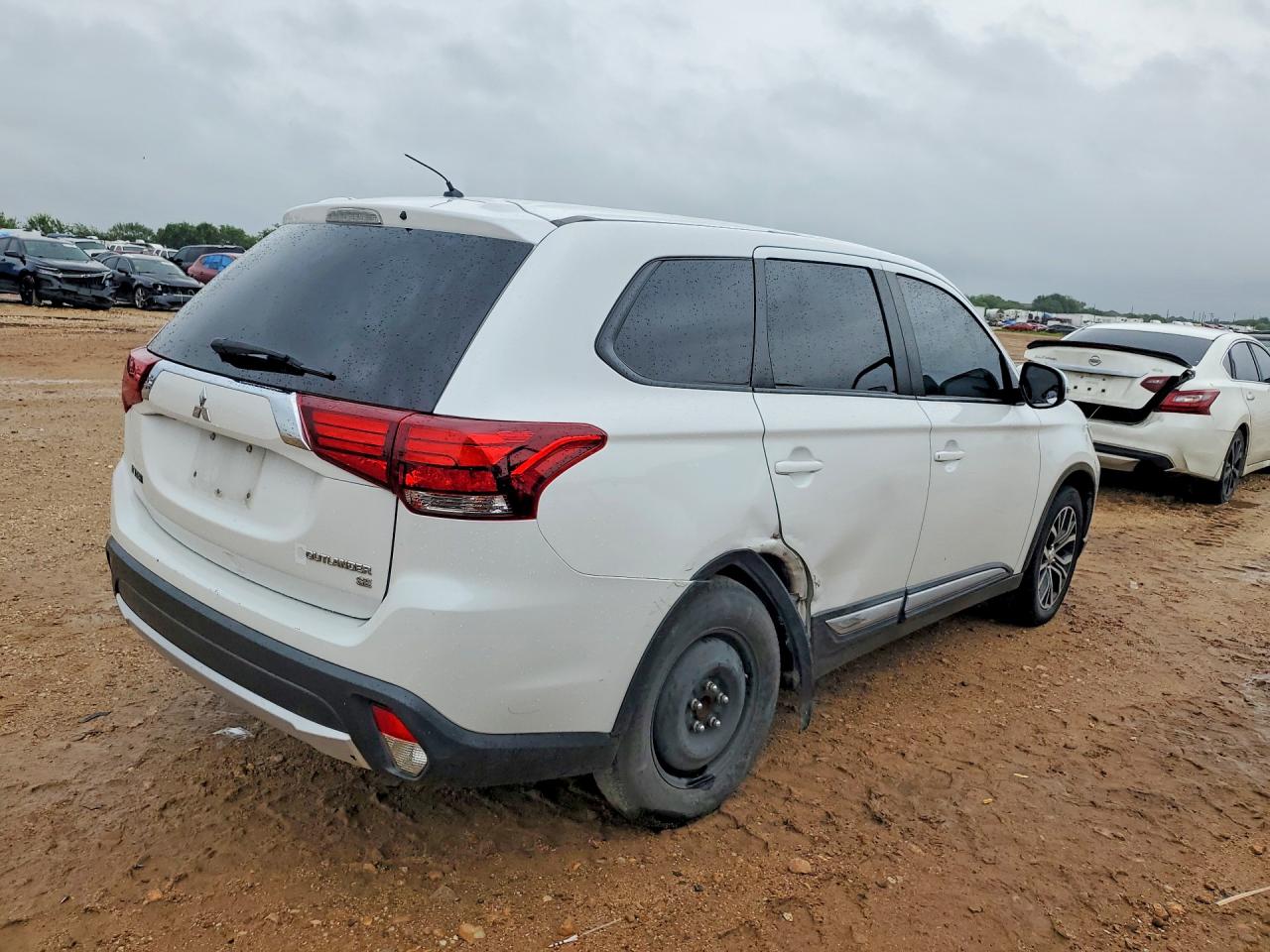 2016 Mitsubishi Outlander Se/sel White vin: JA4AD3A34GZ009755