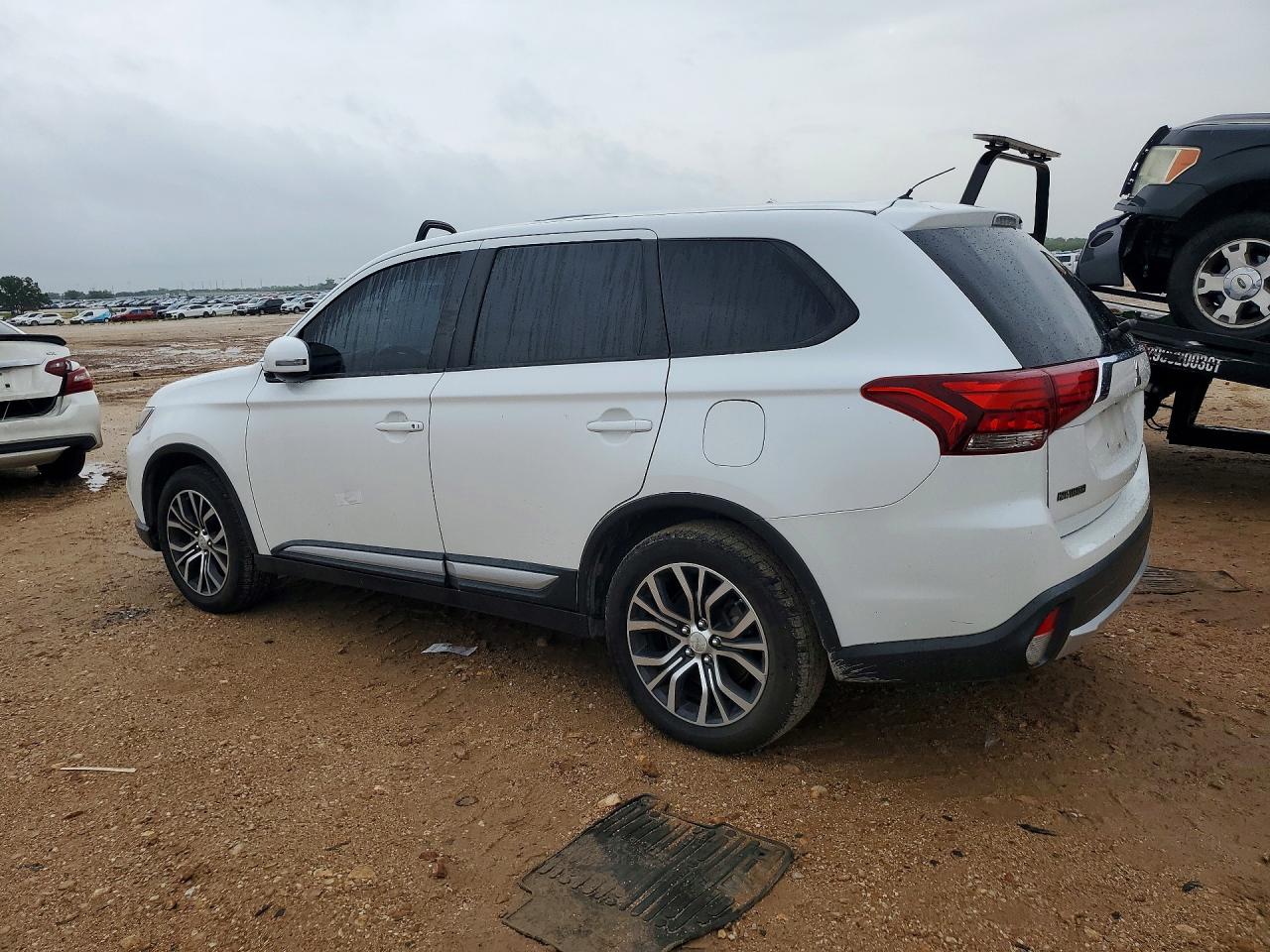 2016 Mitsubishi Outlander Se/sel White vin: JA4AD3A34GZ009755