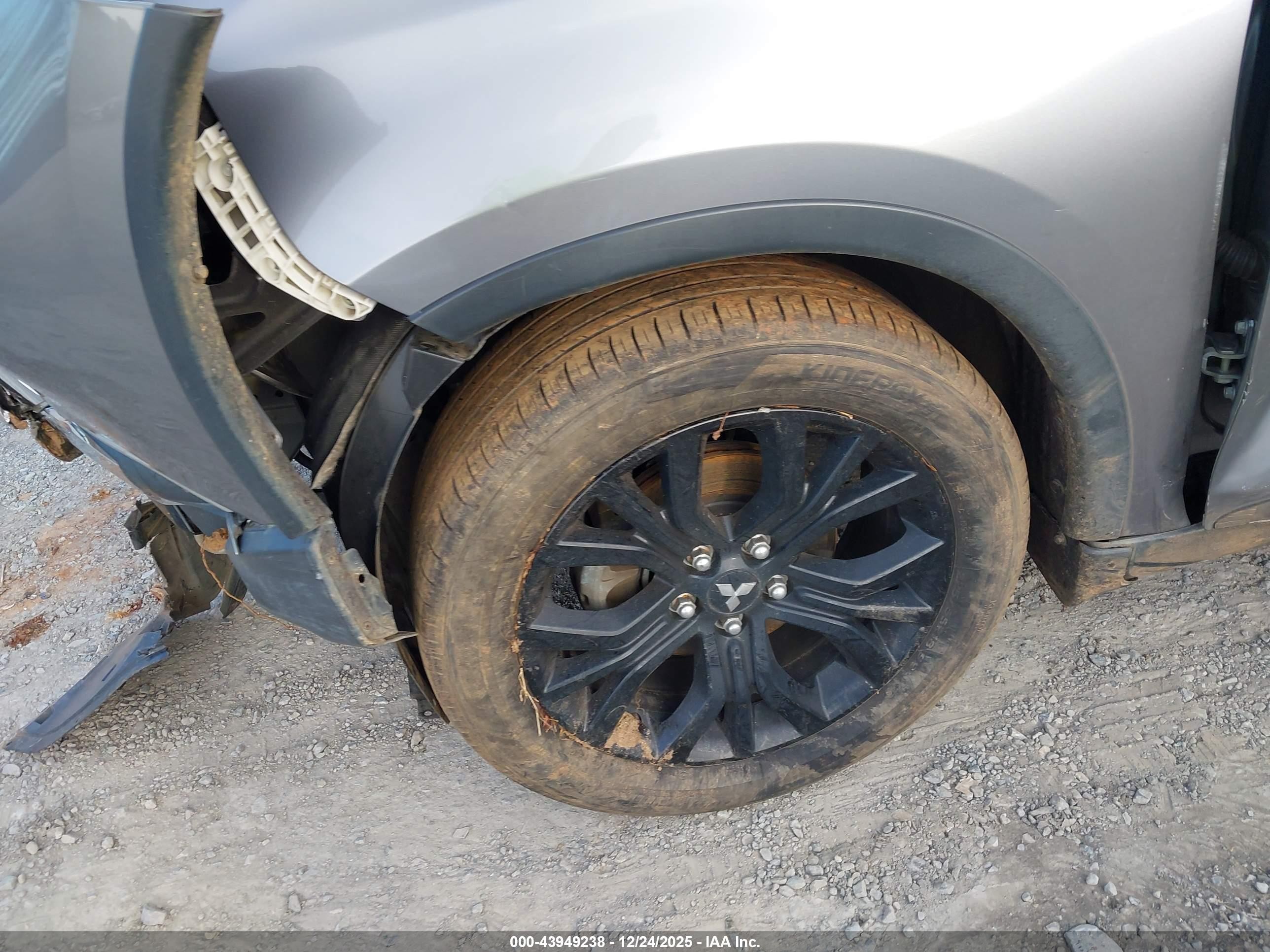 2018 Mitsubishi Outlander Le Серый vin: JA4AD3A34JZ059921