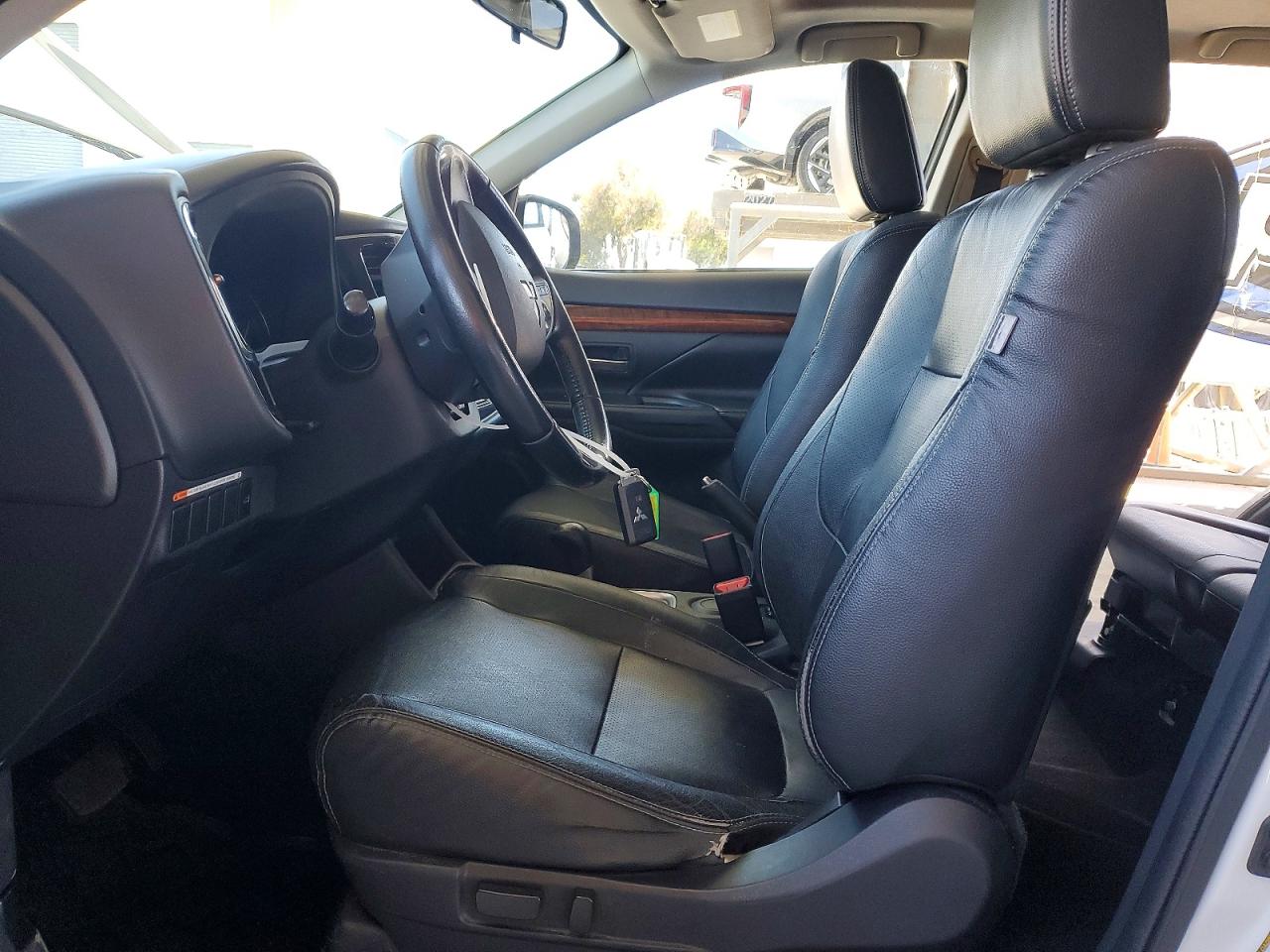 2014 Mitsubishi Outlander Se White vin: JA4AD3A35EZ001791