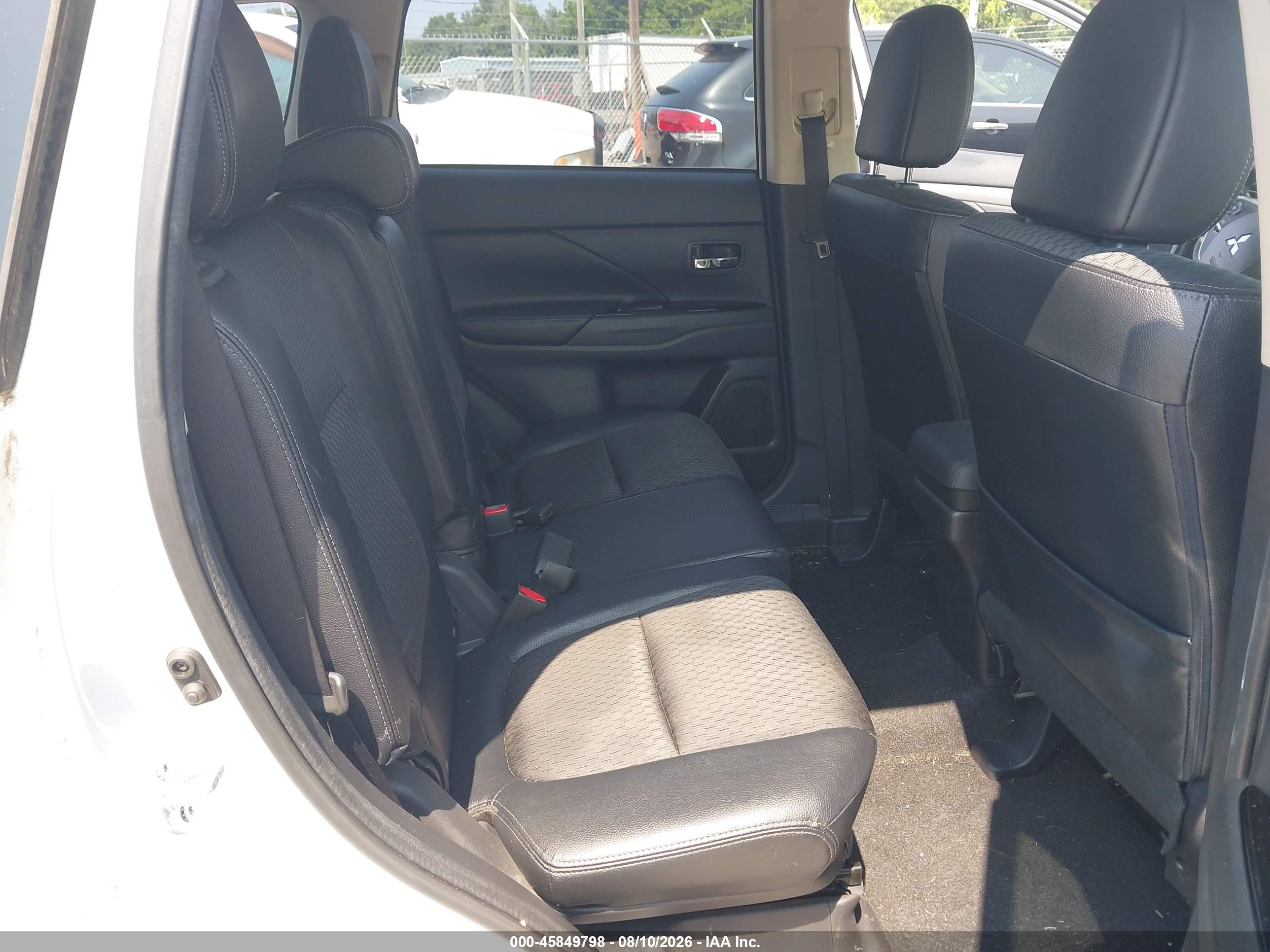 2015 Mitsubishi Outlander Se White vin: JA4AD3A35FZ000920