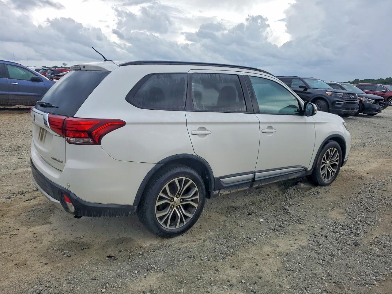 2016 Mitsubishi Outlander Белый vin: JA4AD3A35GZ007223