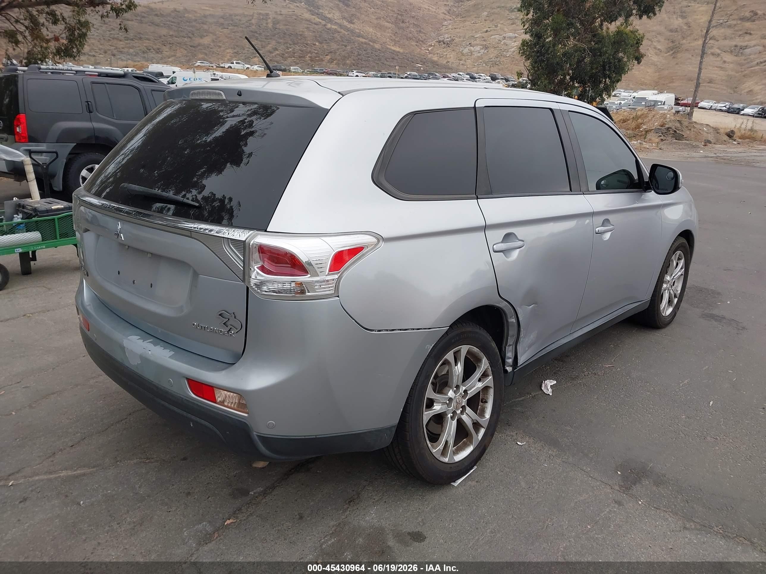 2014 Mitsubishi Outlander Se Silver vin: JA4AD3A36EZ015232