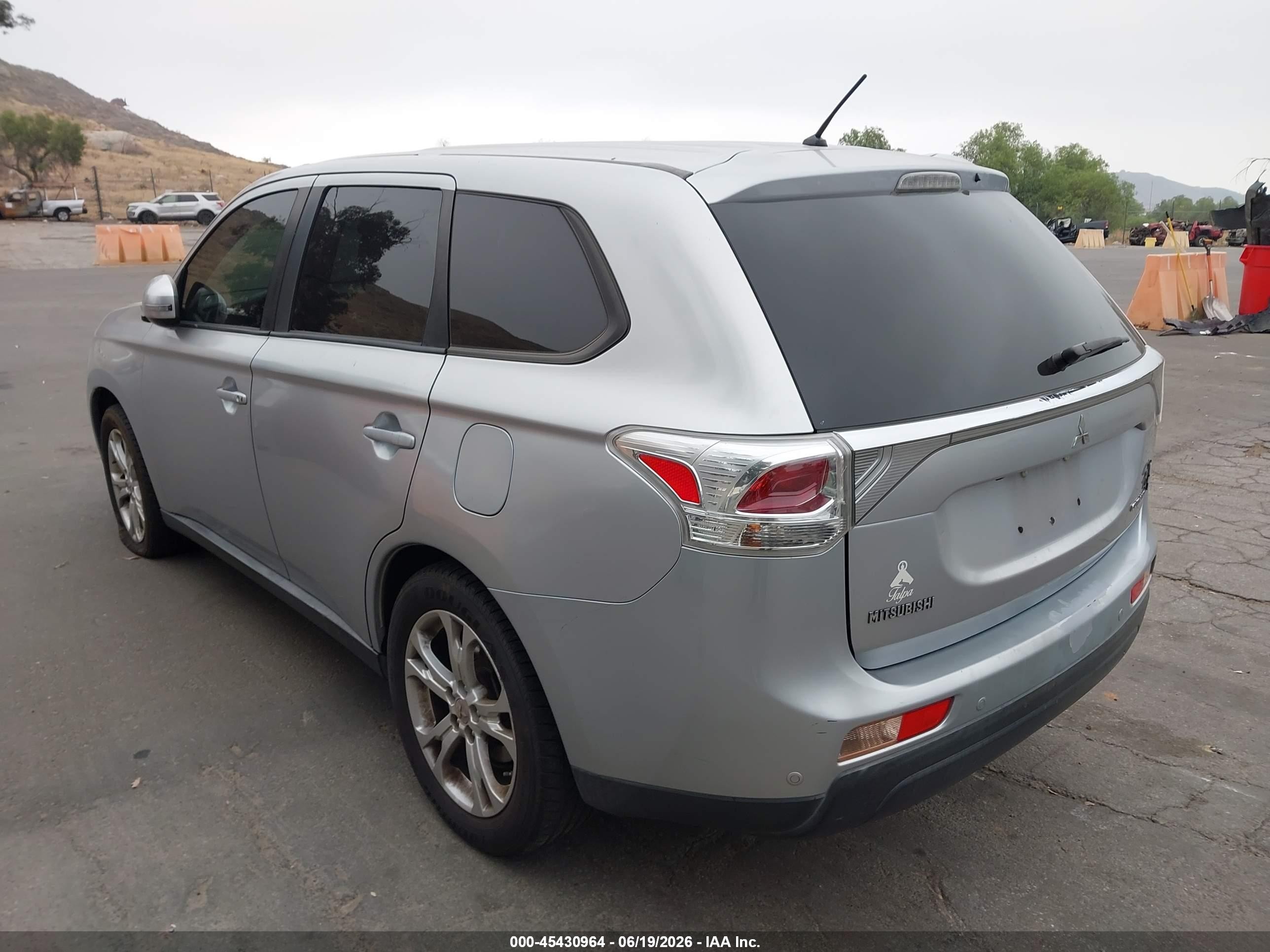 2014 Mitsubishi Outlander Se Silver vin: JA4AD3A36EZ015232