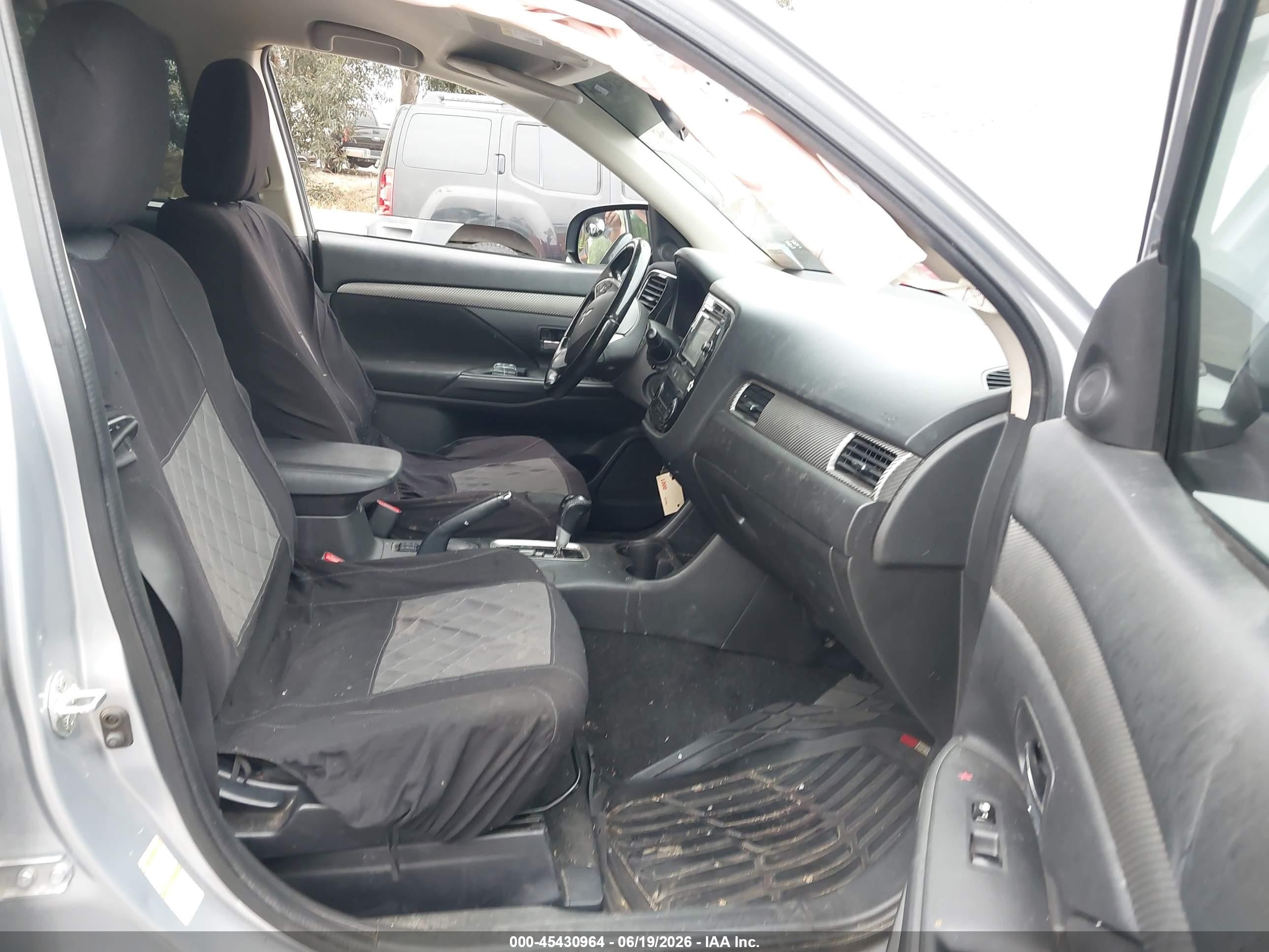 2014 Mitsubishi Outlander Se Silver vin: JA4AD3A36EZ015232