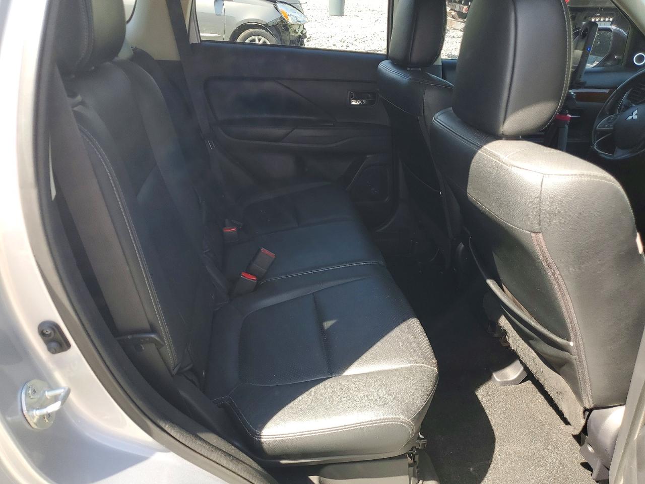 2014 Mitsubishi Outlander Se Silver vin: JA4AD3A36EZ019992