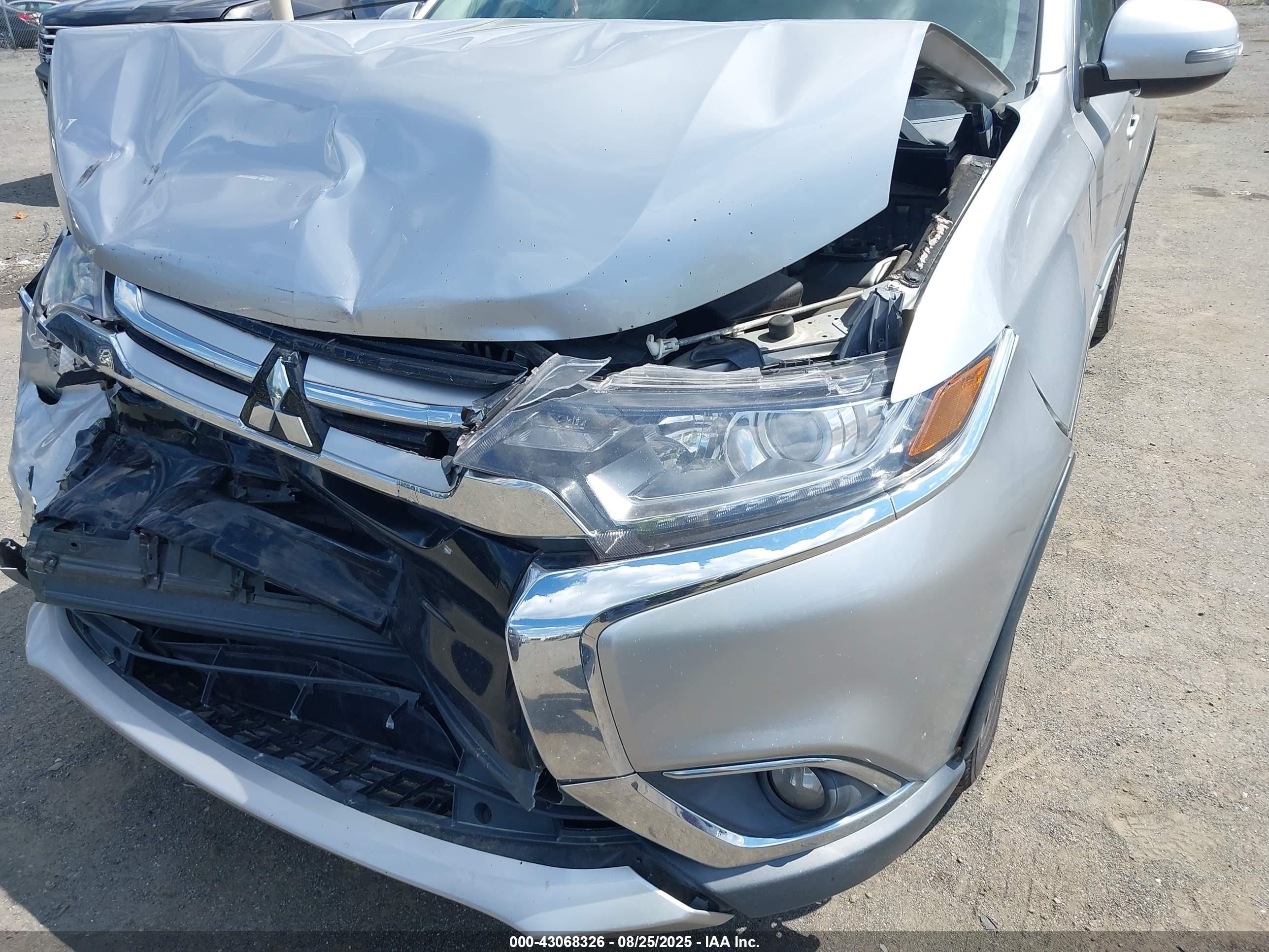2018 Mitsubishi Outlander Se Серебряный vin: JA4AD3A36JJ001808
