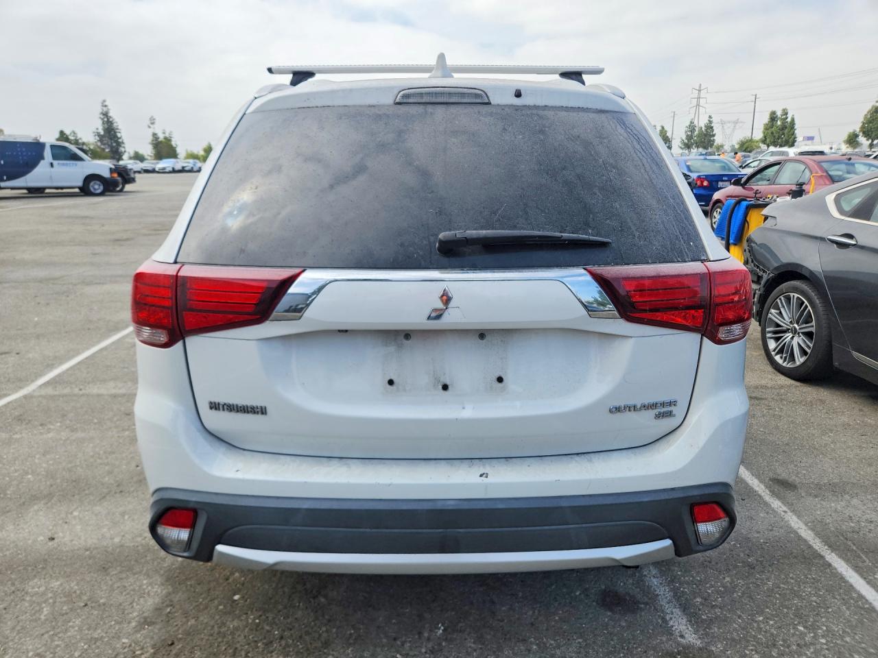 2018 Mitsubishi Outlander Se Белый vin: JA4AD3A36JZ004788